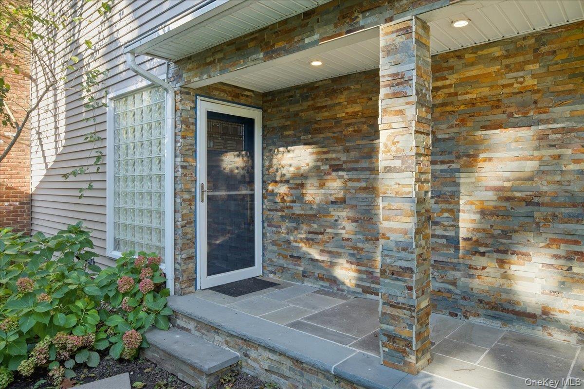 #3 photo, 54 Fairfield Avenue, Port Washington , NY 11050