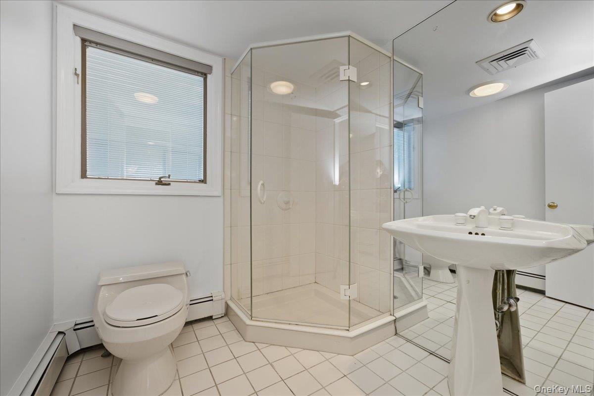 #7 photo, 54 Fairfield Avenue, Port Washington , NY 11050