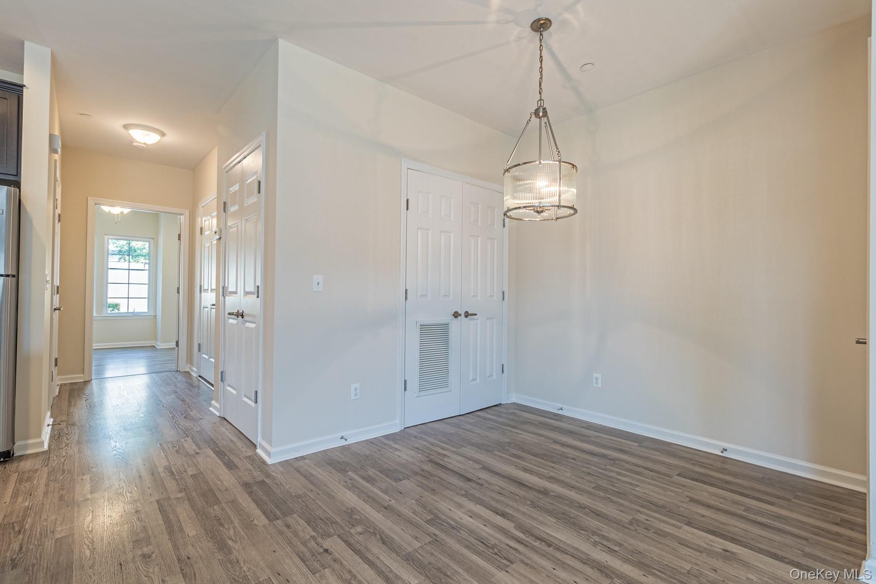 #11 photo, 5 Robert Court Street, サフォーク郡 Amityville , NY 11701