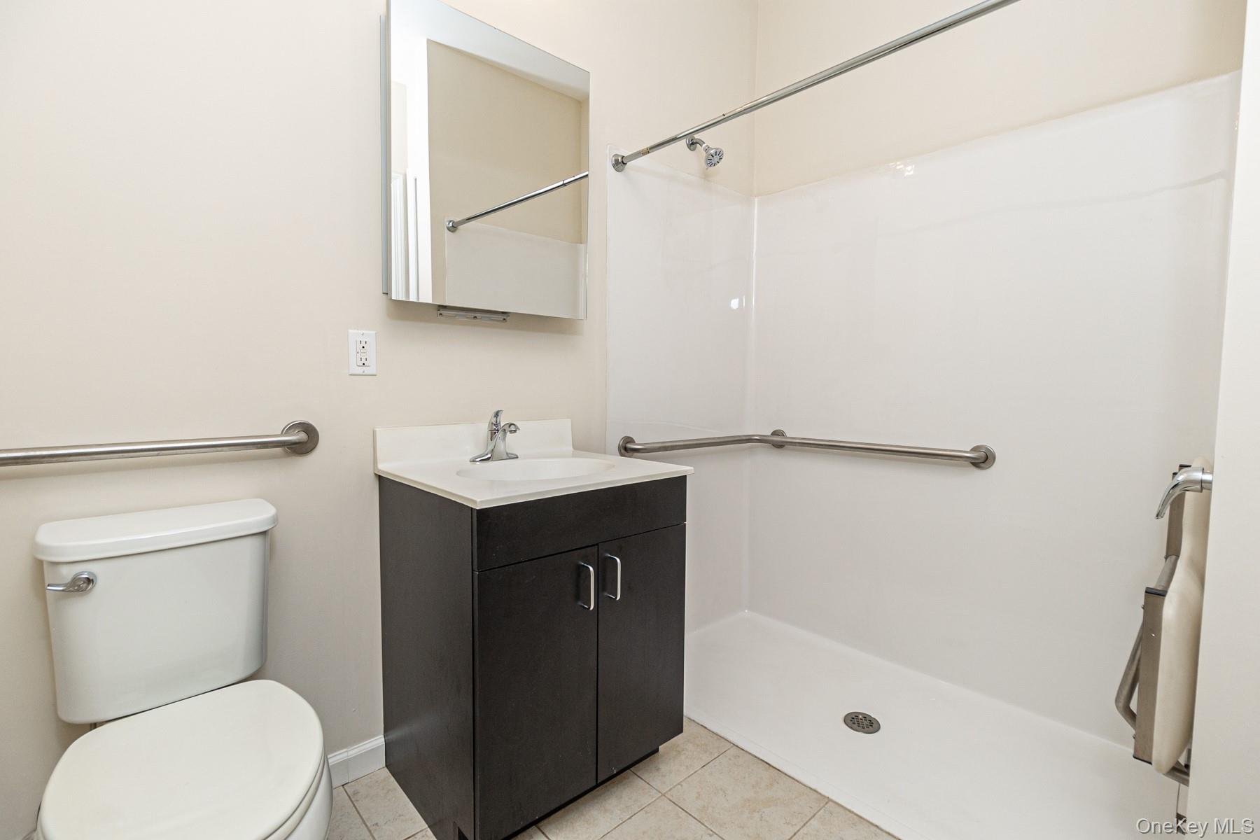 #17 photo, 5 Robert Court Street, サフォーク郡 Amityville , NY 11701