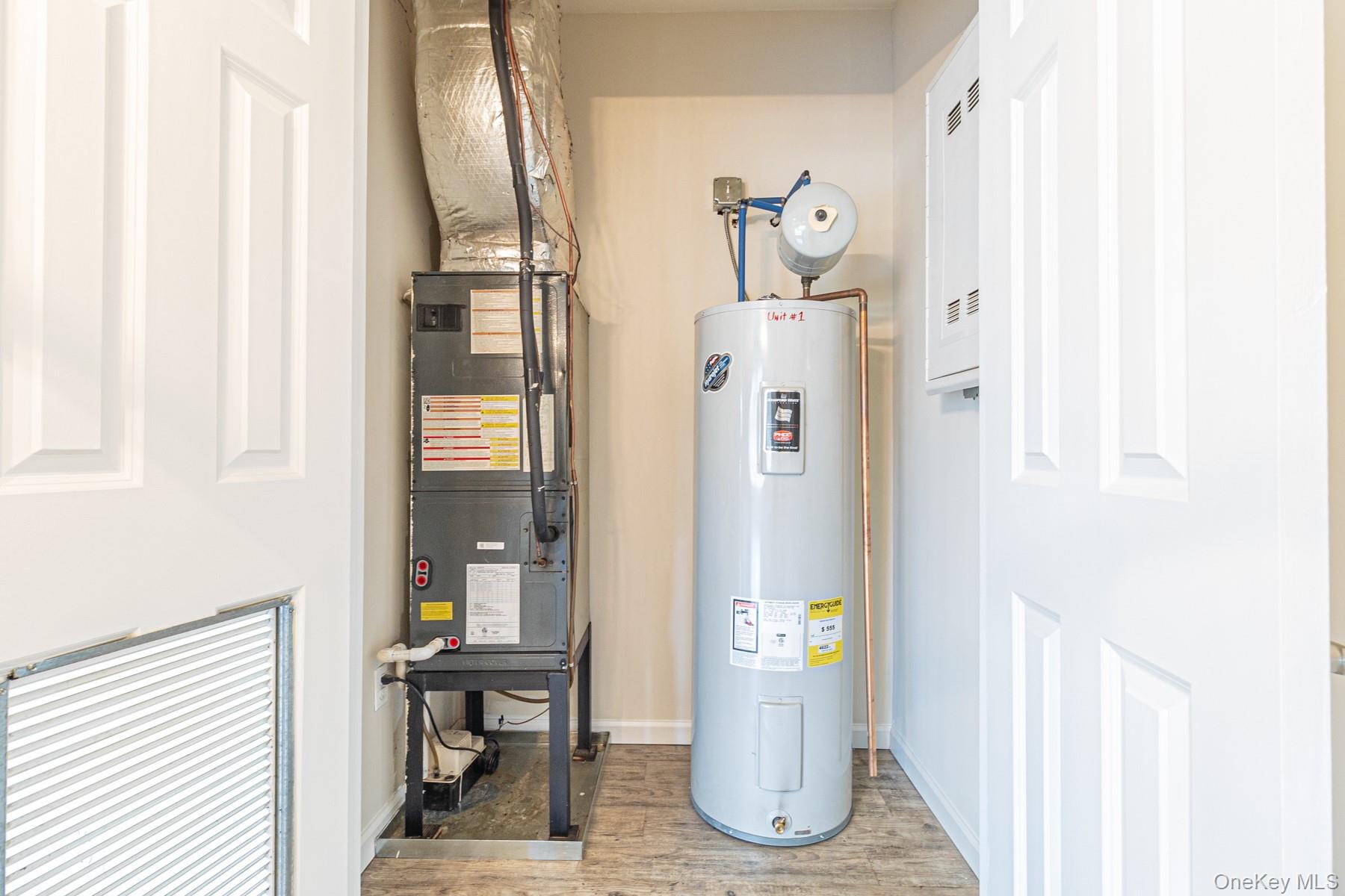 #18 photo, 5 Robert Court Street, サフォーク郡 Amityville , NY 11701