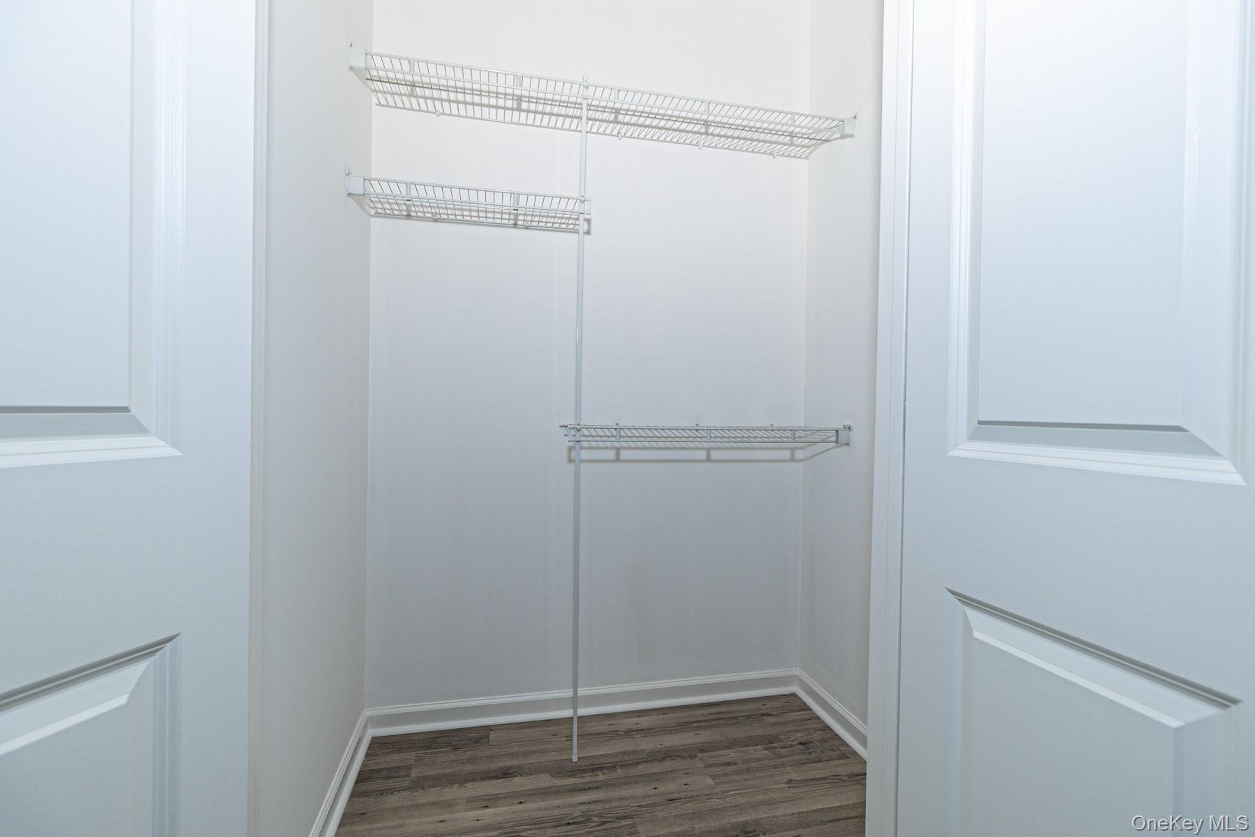 #19 photo, 5 Robert Court Street, サフォーク郡 Amityville , NY 11701