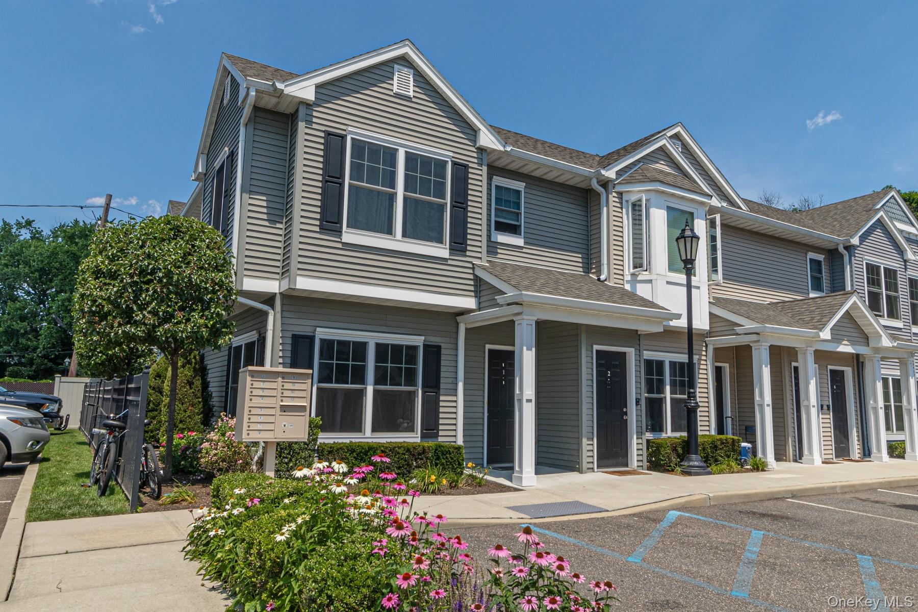 #3 photo, 5 Robert Court Street, サフォーク郡 Amityville , NY 11701