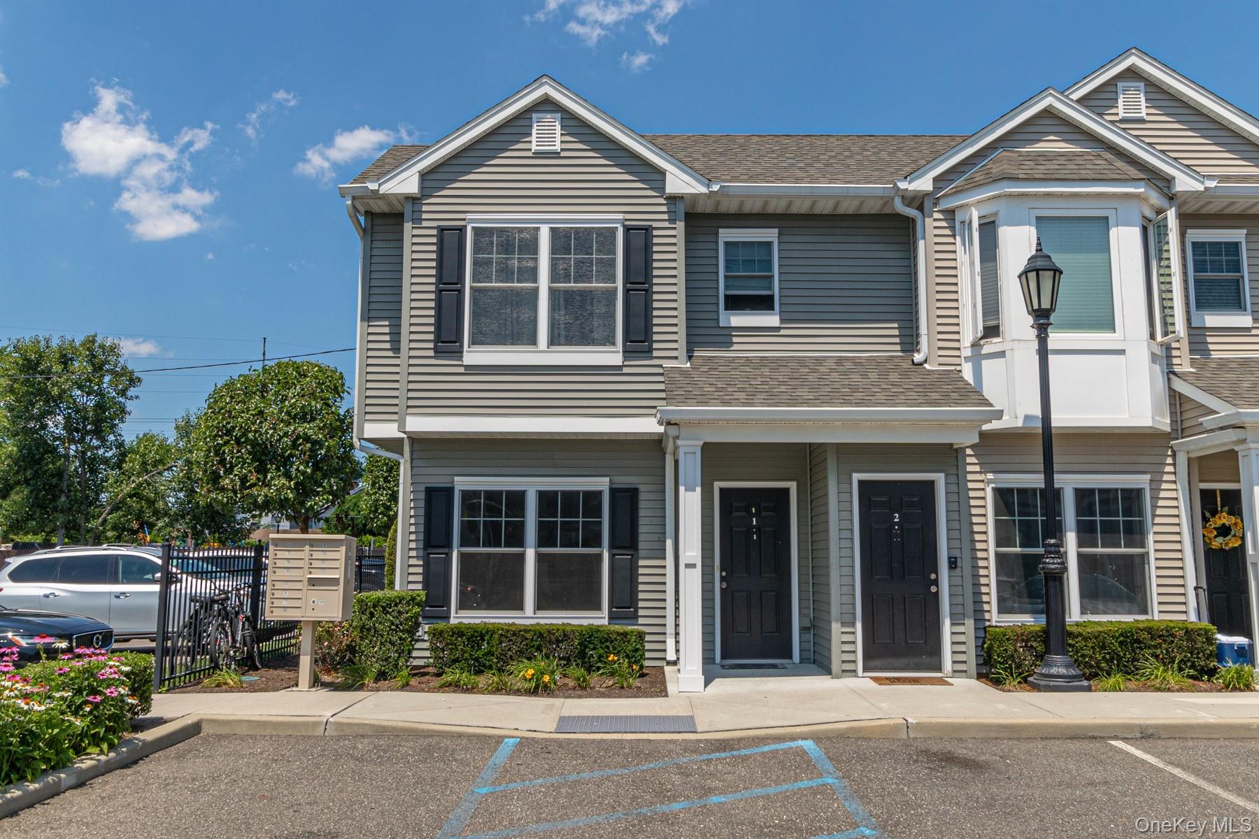 #4 photo, 5 Robert Court Street, サフォーク郡 Amityville , NY 11701