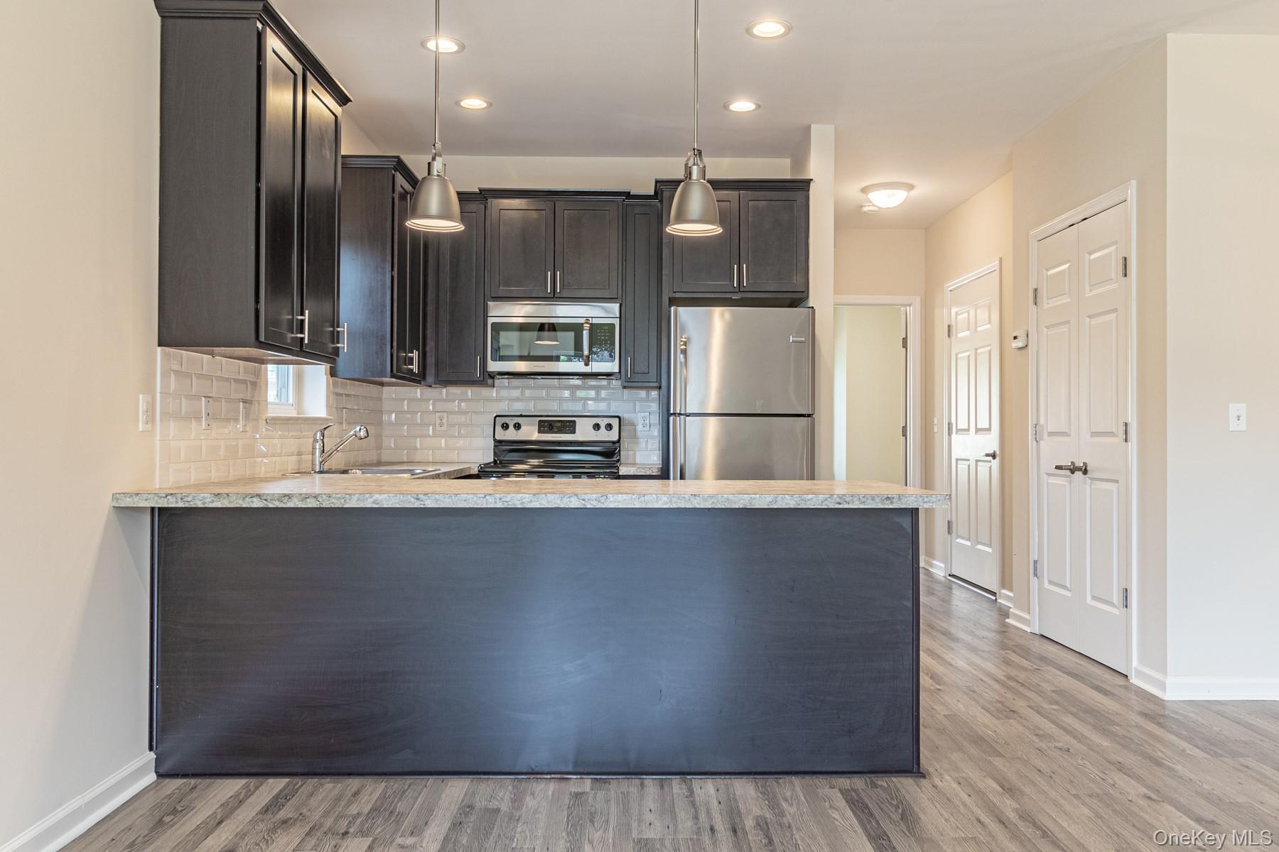 #6 photo, 5 Robert Court Street, サフォーク郡 Amityville , NY 11701