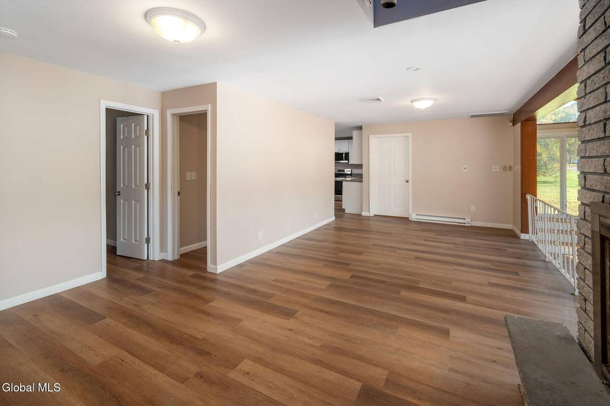 #20 photo, 337 N Ballston Road, Glenville , NY 12302