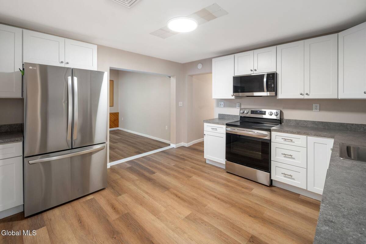 #23 photo, 337 N Ballston Road, Glenville , NY 12302