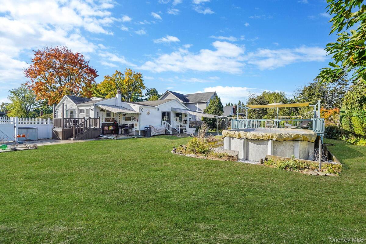 #11 photo, 430 14th Street, サフォーク郡 West Babylon , NY 11704