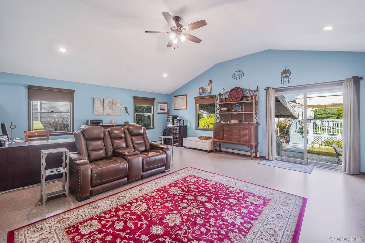 #16 photo, 430 14th Street, サフォーク郡 West Babylon , NY 11704