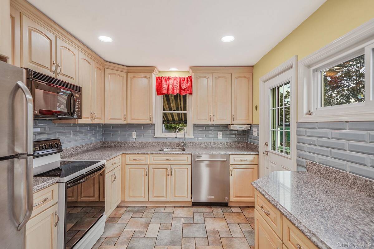 #22 photo, 430 14th Street, サフォーク郡 West Babylon , NY 11704