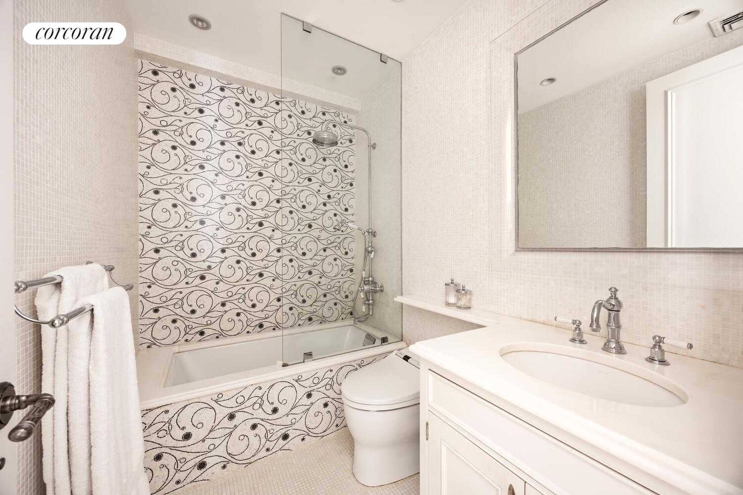 #10 photo, 301 W 57TH Street, マンハッタン Hells Kitchen , NY 10019