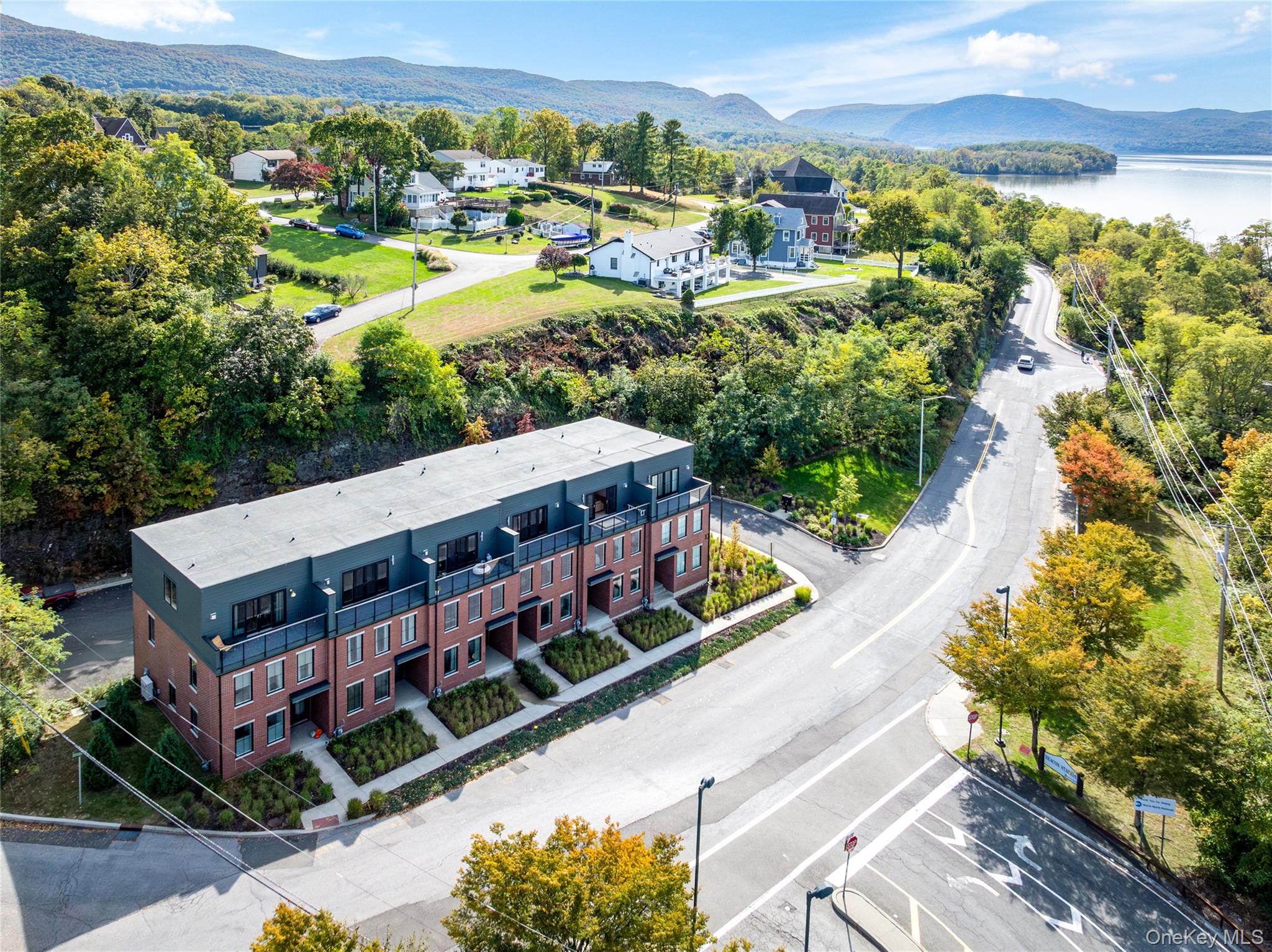 #2 photo, 10 Beekman Street, Beacon , NY 12508