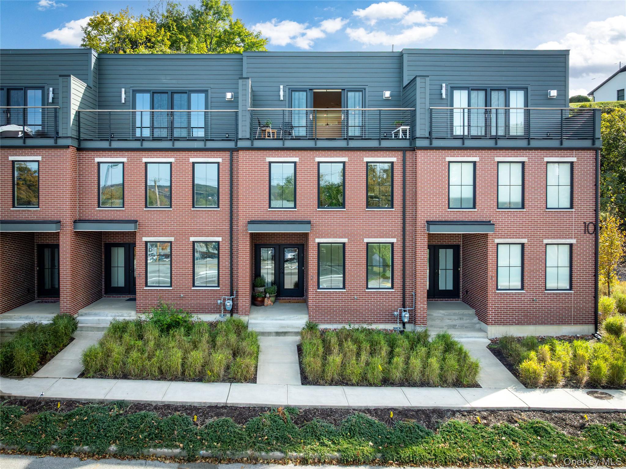 #3 photo, 10 Beekman Street, Beacon , NY 12508