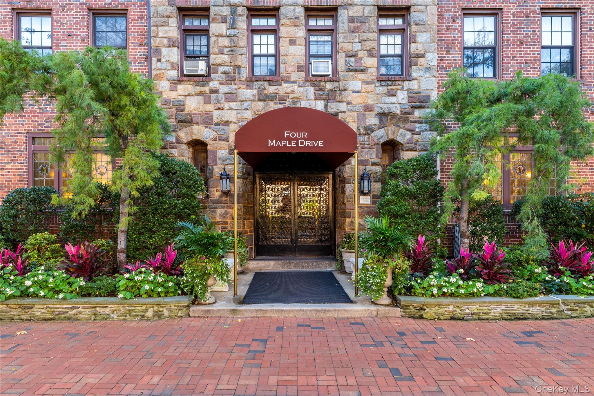 #1 photo, 4 Maple Drive, ナッソー郡 Great Neck , NY 11021