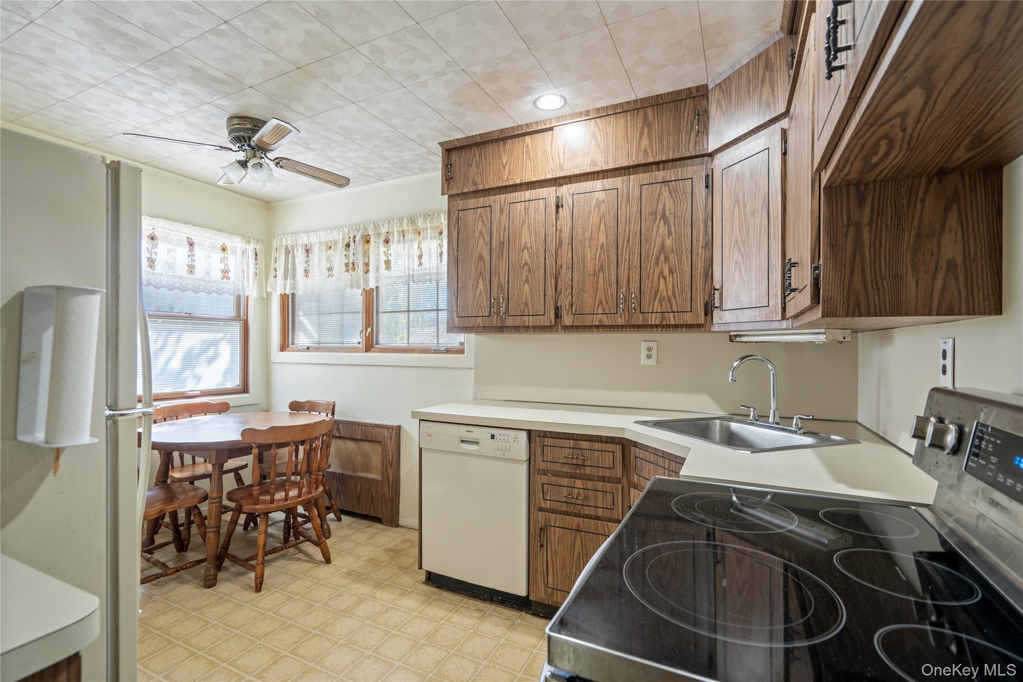 #6 photo, 16 Forte Avenue, Old Bethpage , NY 11804