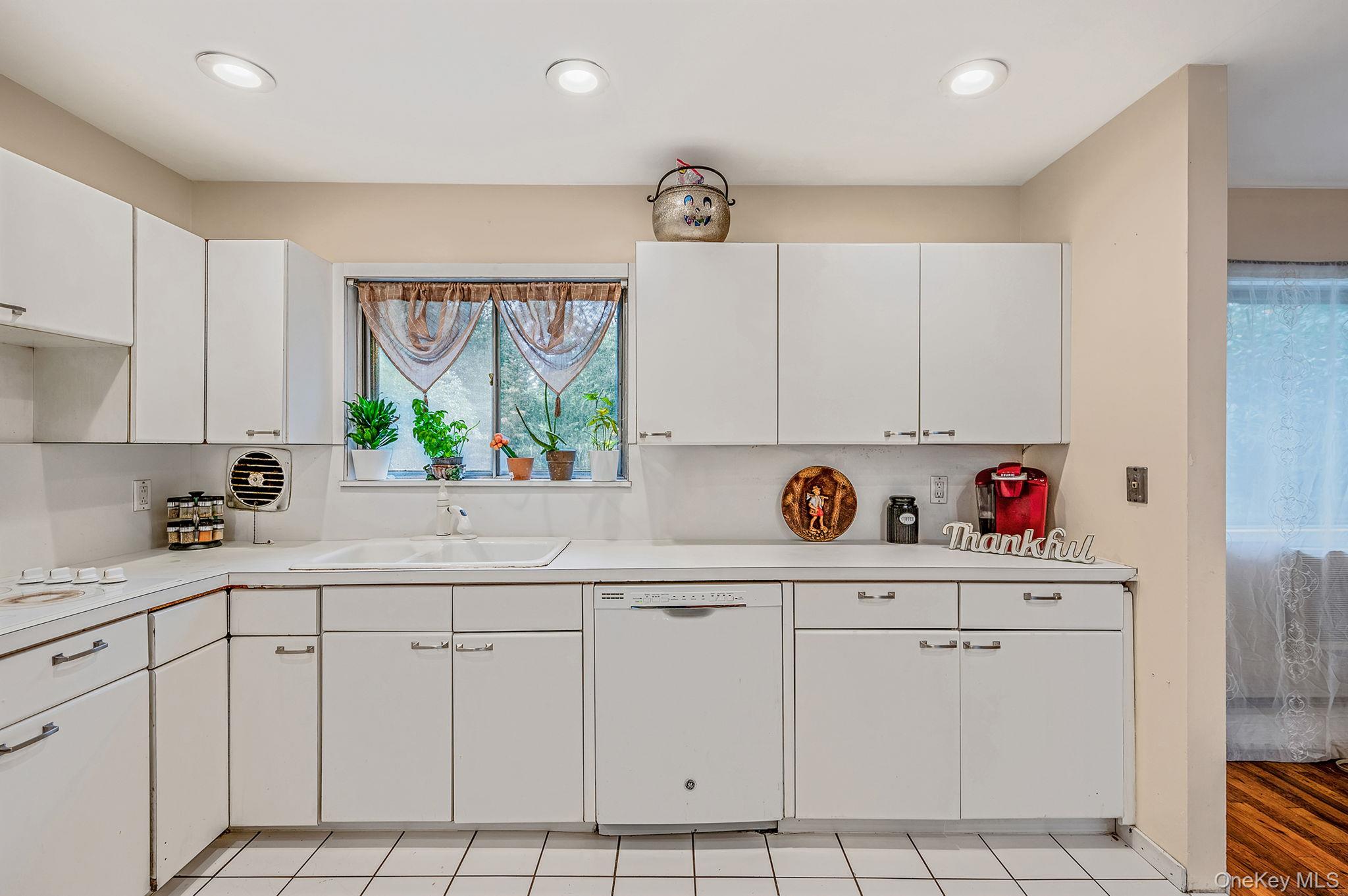 #10 photo, 8 Kenswick Lane, Huntington Station , NY 11746