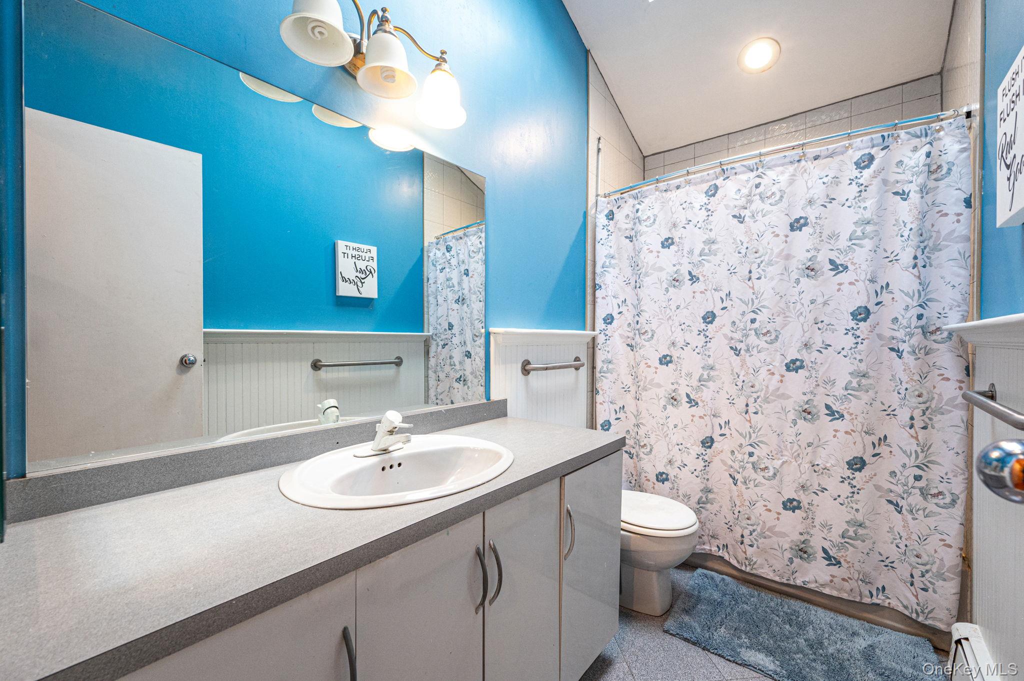 #16 photo, 8 Kenswick Lane, Huntington Station , NY 11746