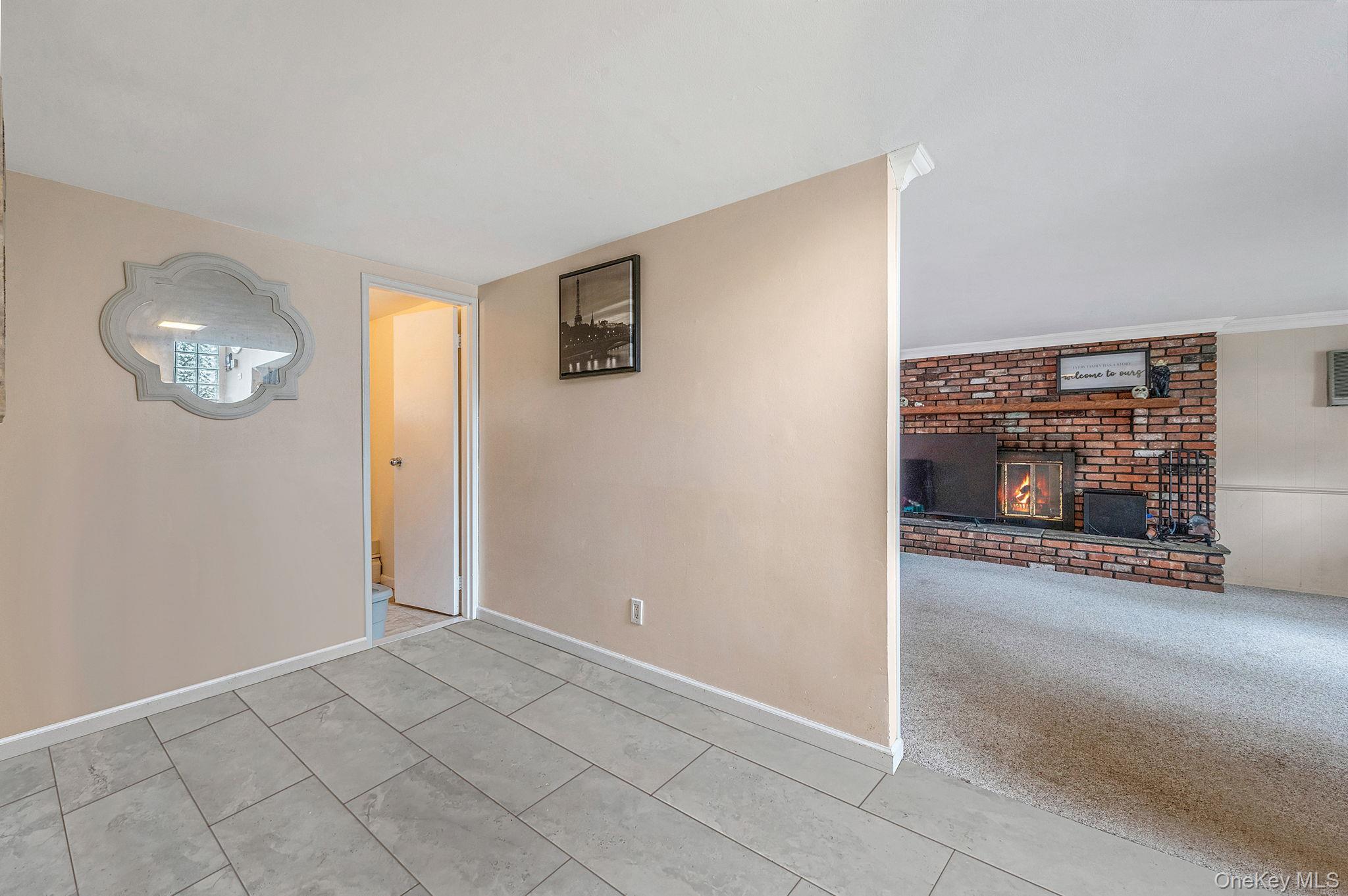 #17 photo, 8 Kenswick Lane, Huntington Station , NY 11746