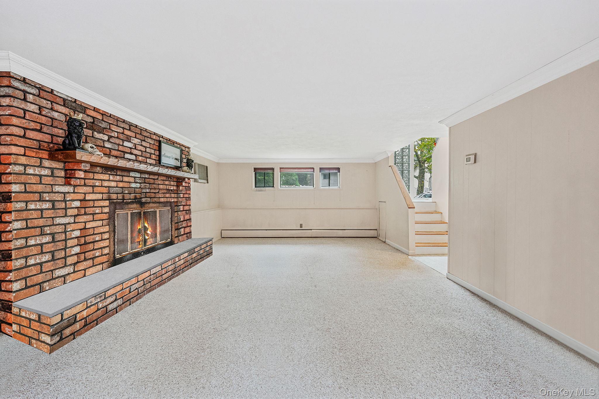 #19 photo, 8 Kenswick Lane, Huntington Station , NY 11746