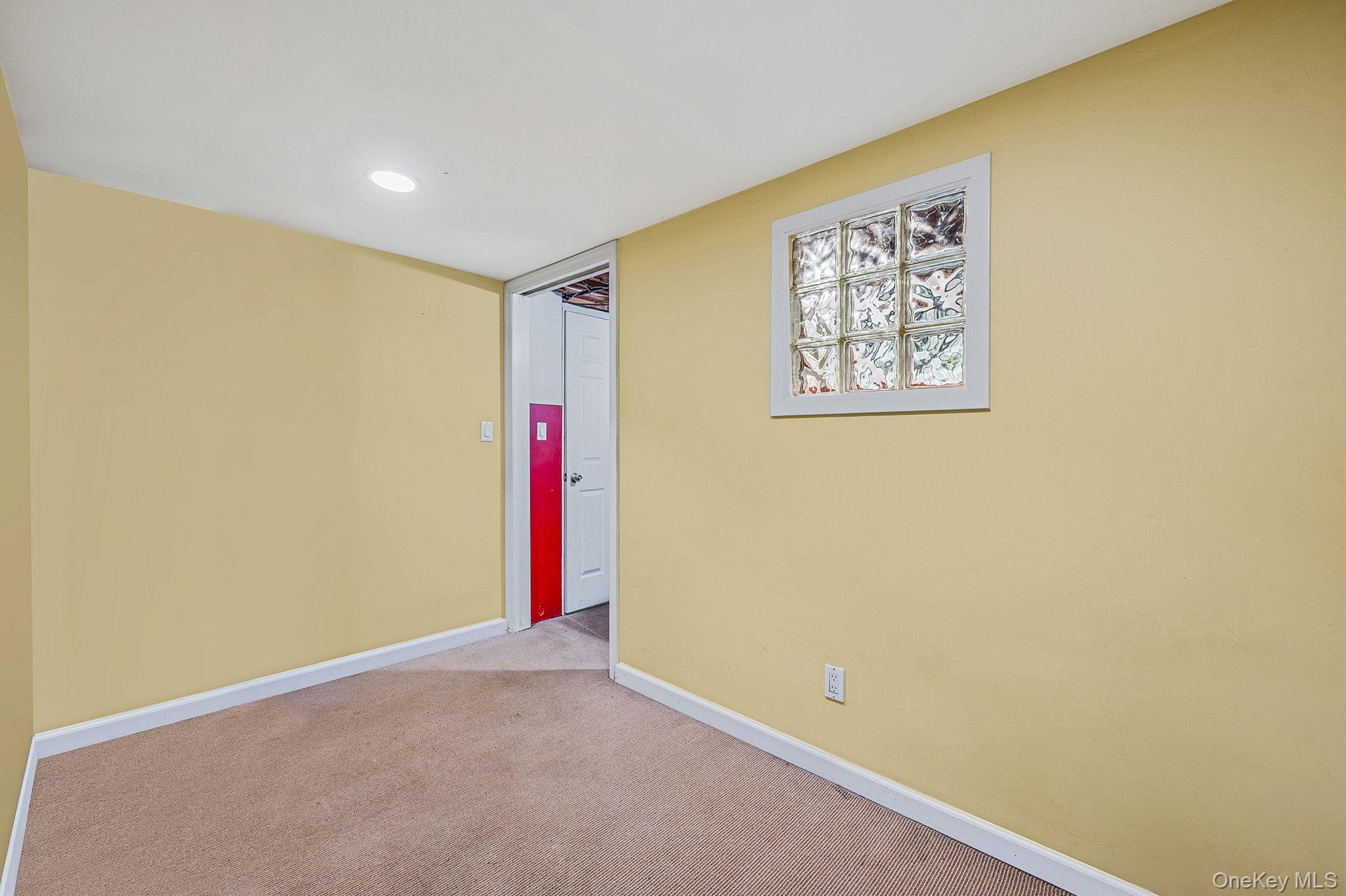 #20 photo, 8 Kenswick Lane, Huntington Station , NY 11746