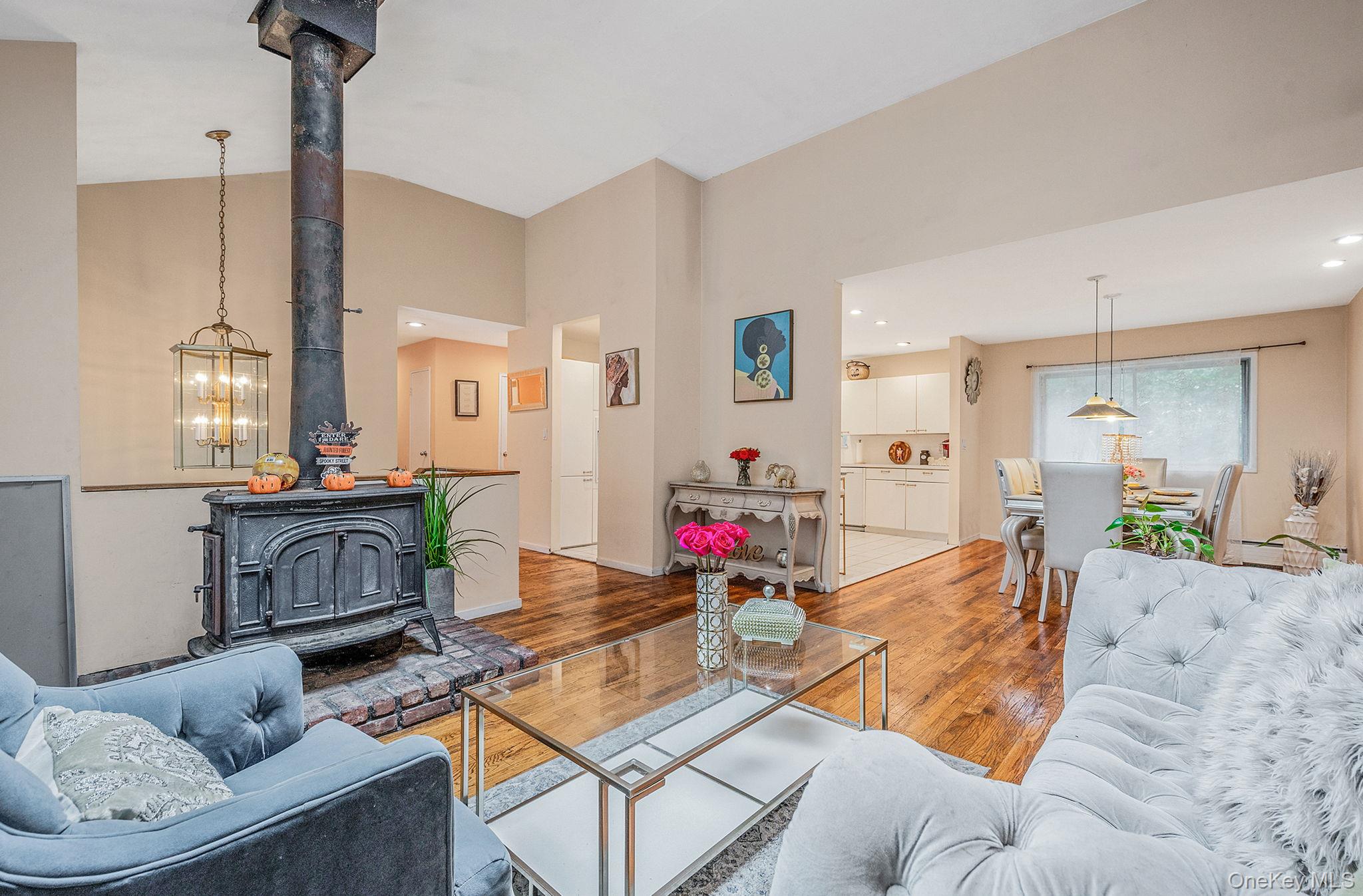 #6 photo, 8 Kenswick Lane, Huntington Station , NY 11746