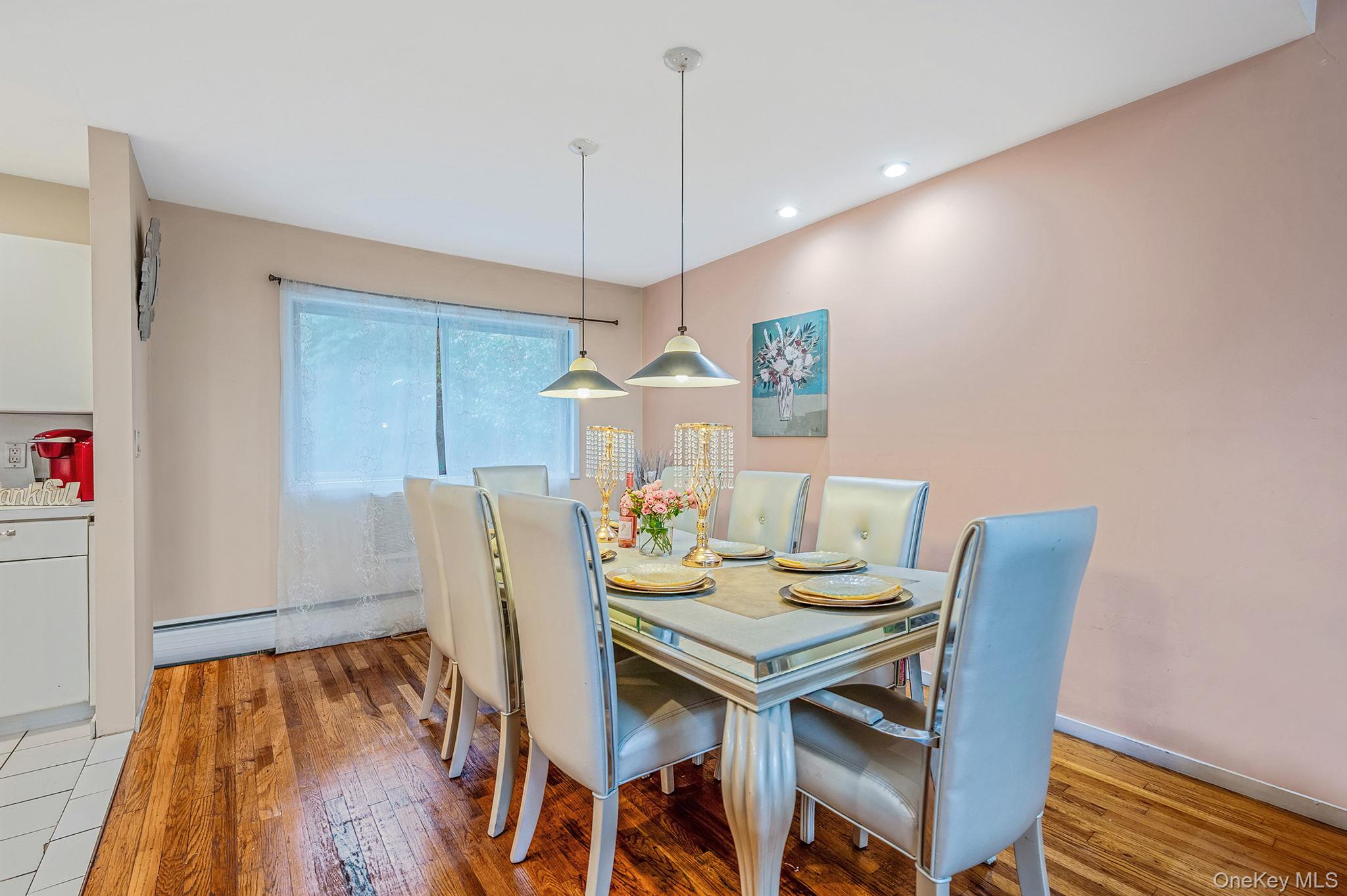 #7 photo, 8 Kenswick Lane, Huntington Station , NY 11746