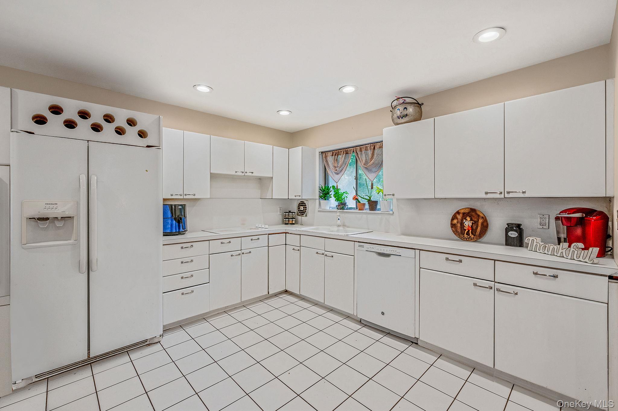 #9 photo, 8 Kenswick Lane, Huntington Station , NY 11746