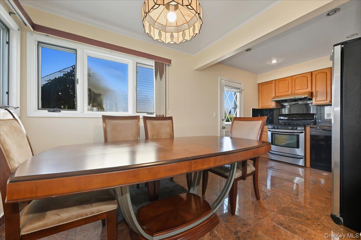 #7 photo, 162 Crown Avenue, ナッソー郡 Elmont , NY 11003