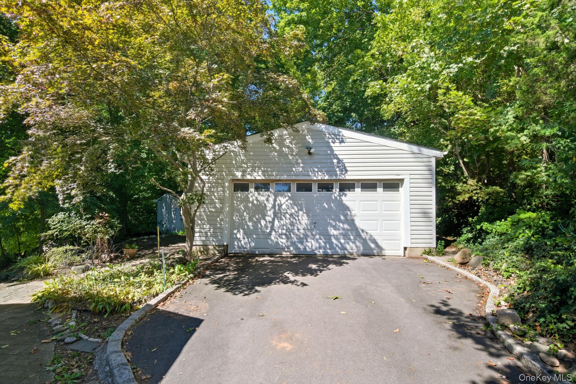 #14 photo, 24 Overlook Drive, Huntington , NY 11743