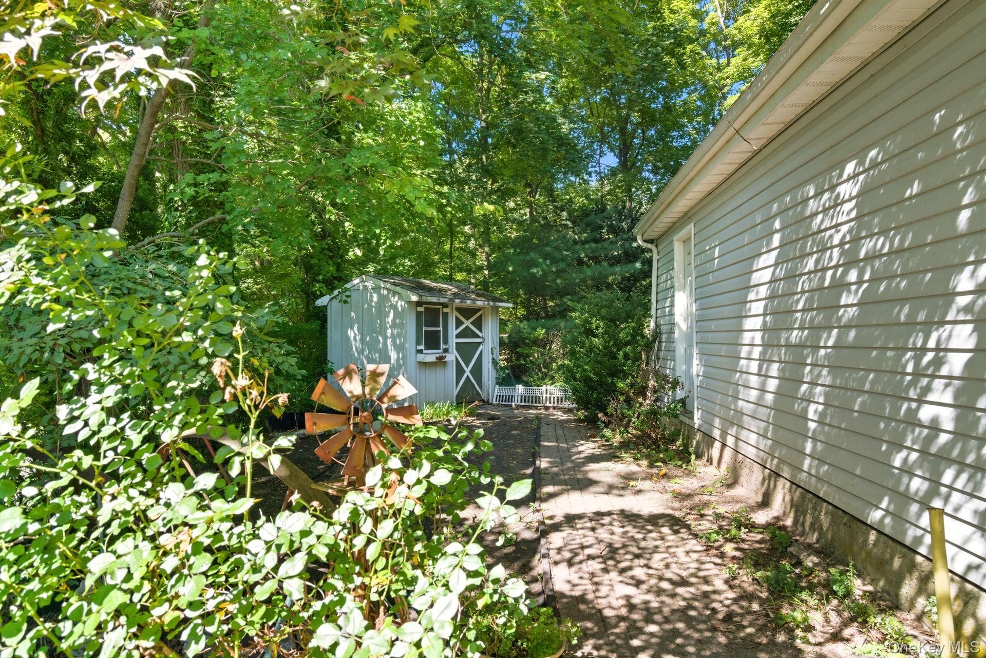 #15 photo, 24 Overlook Drive, Huntington , NY 11743