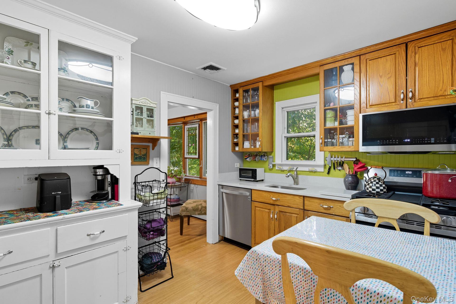 #7 photo, 24 Overlook Drive, Huntington , NY 11743