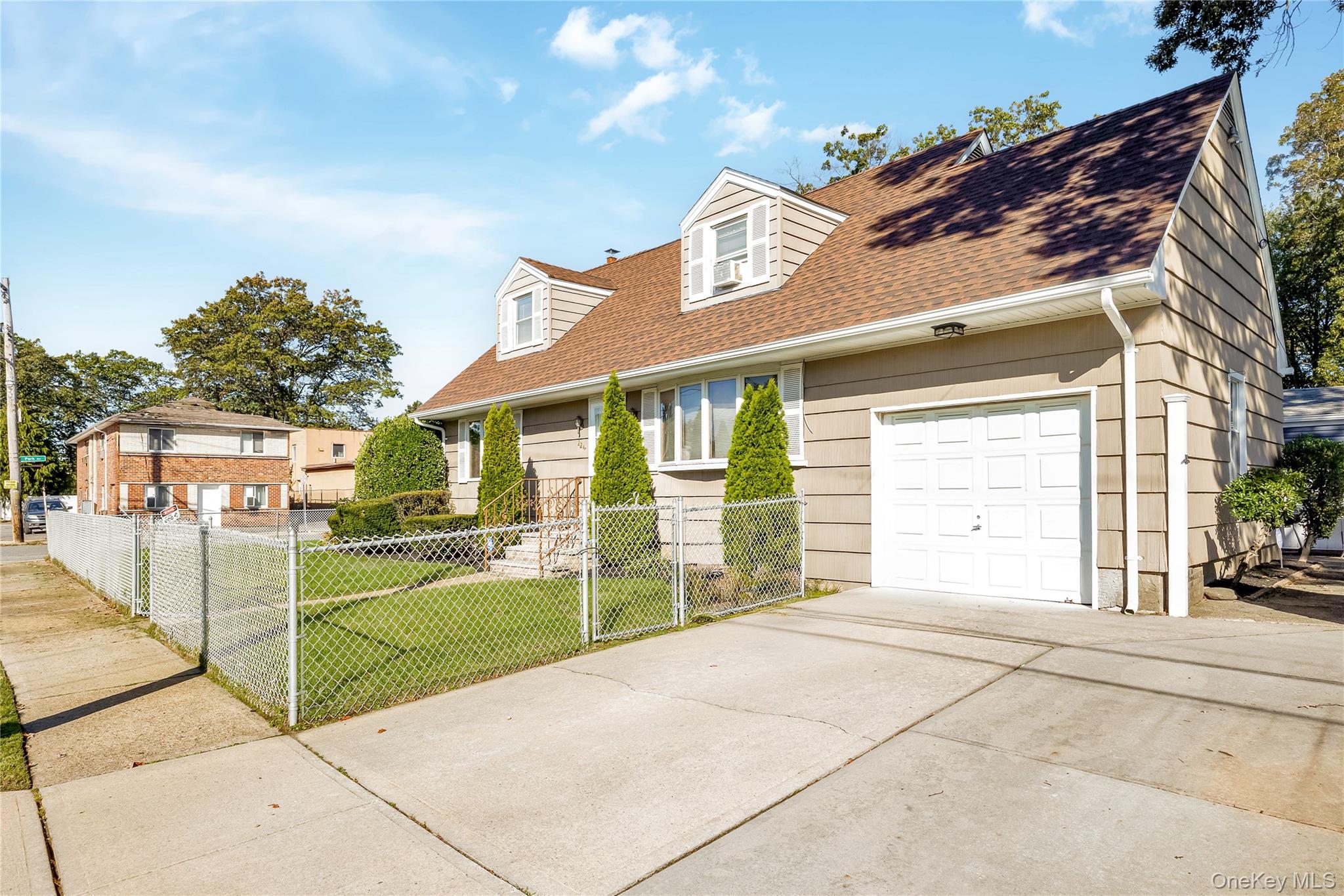 #2 photo, 2245 Van Nostrand Avenue, ナッソー郡 Merrick , NY 11566