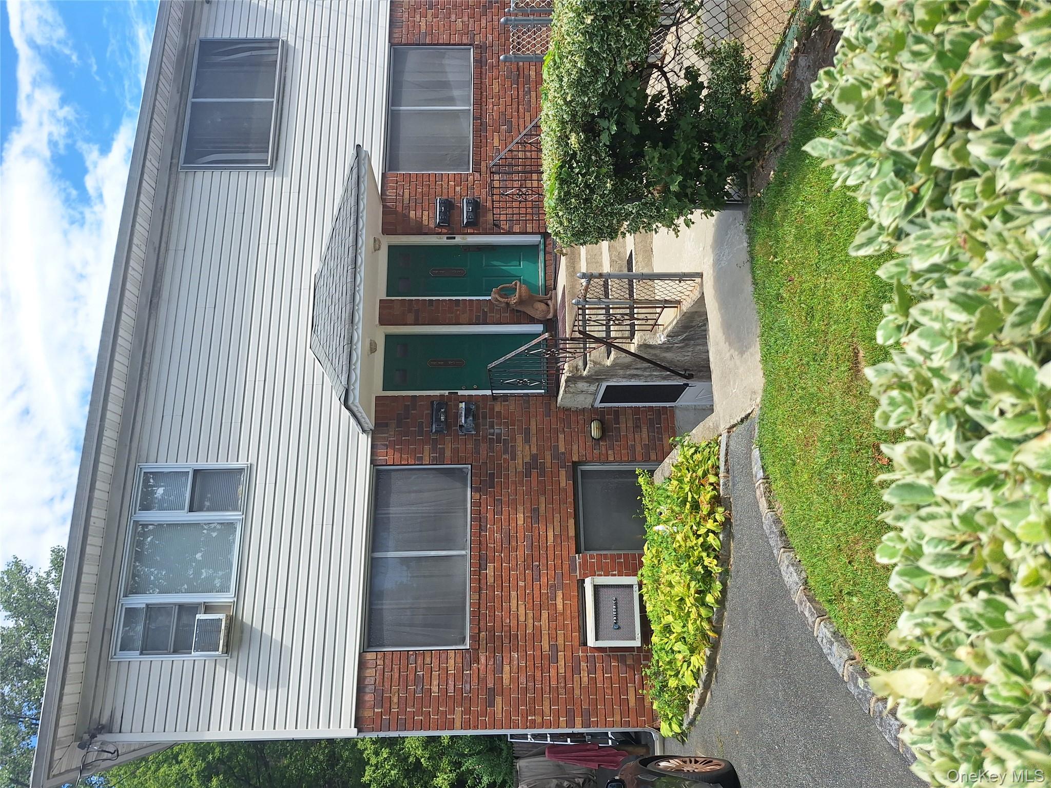 #1 photo, 44-31/44-33 244 St, クイーンズ区 Little Neck , NY 11363