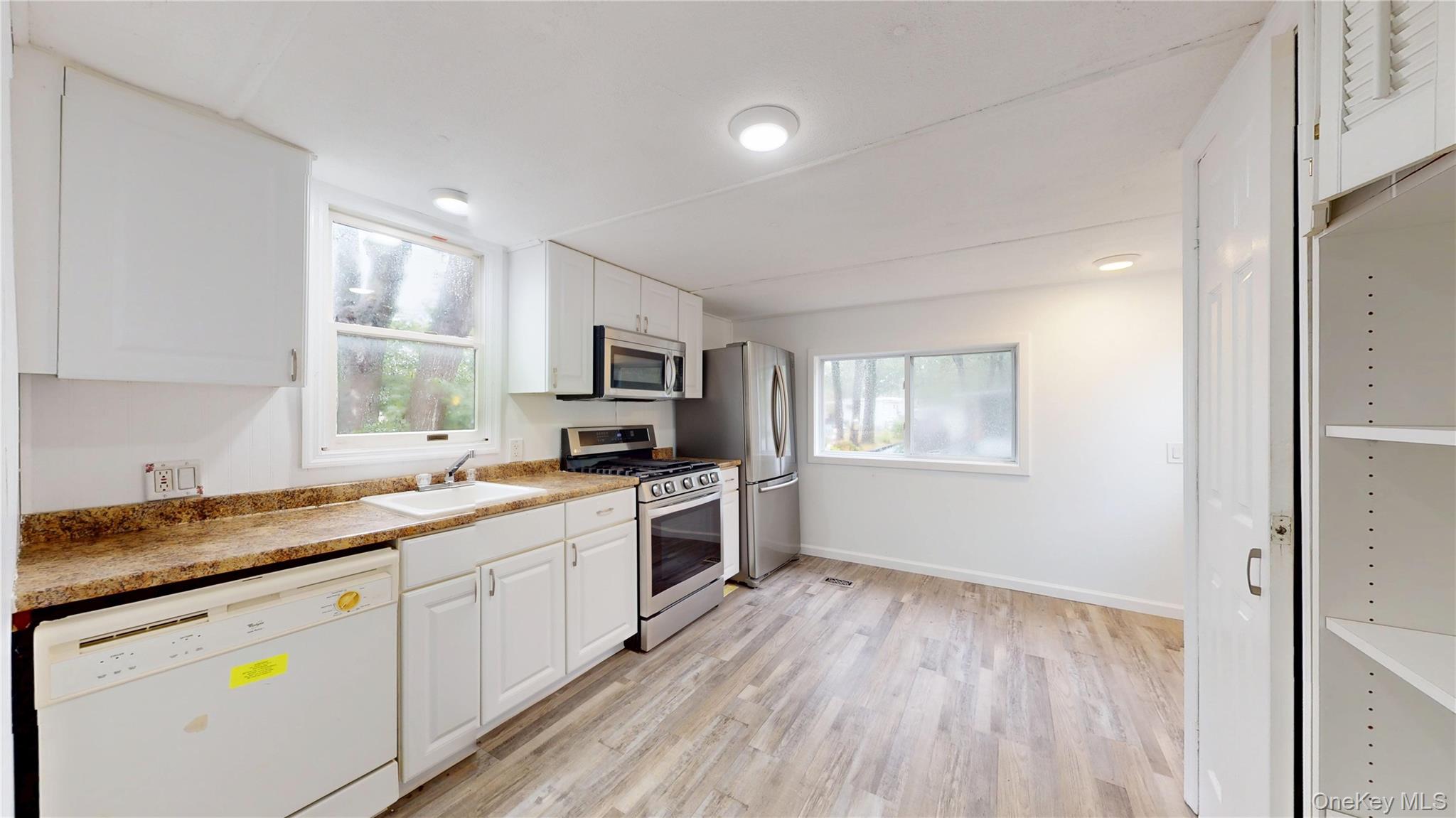 #7 photo, 12 Periwinkle Drive, サフォーク郡 Bohemia , NY 11716