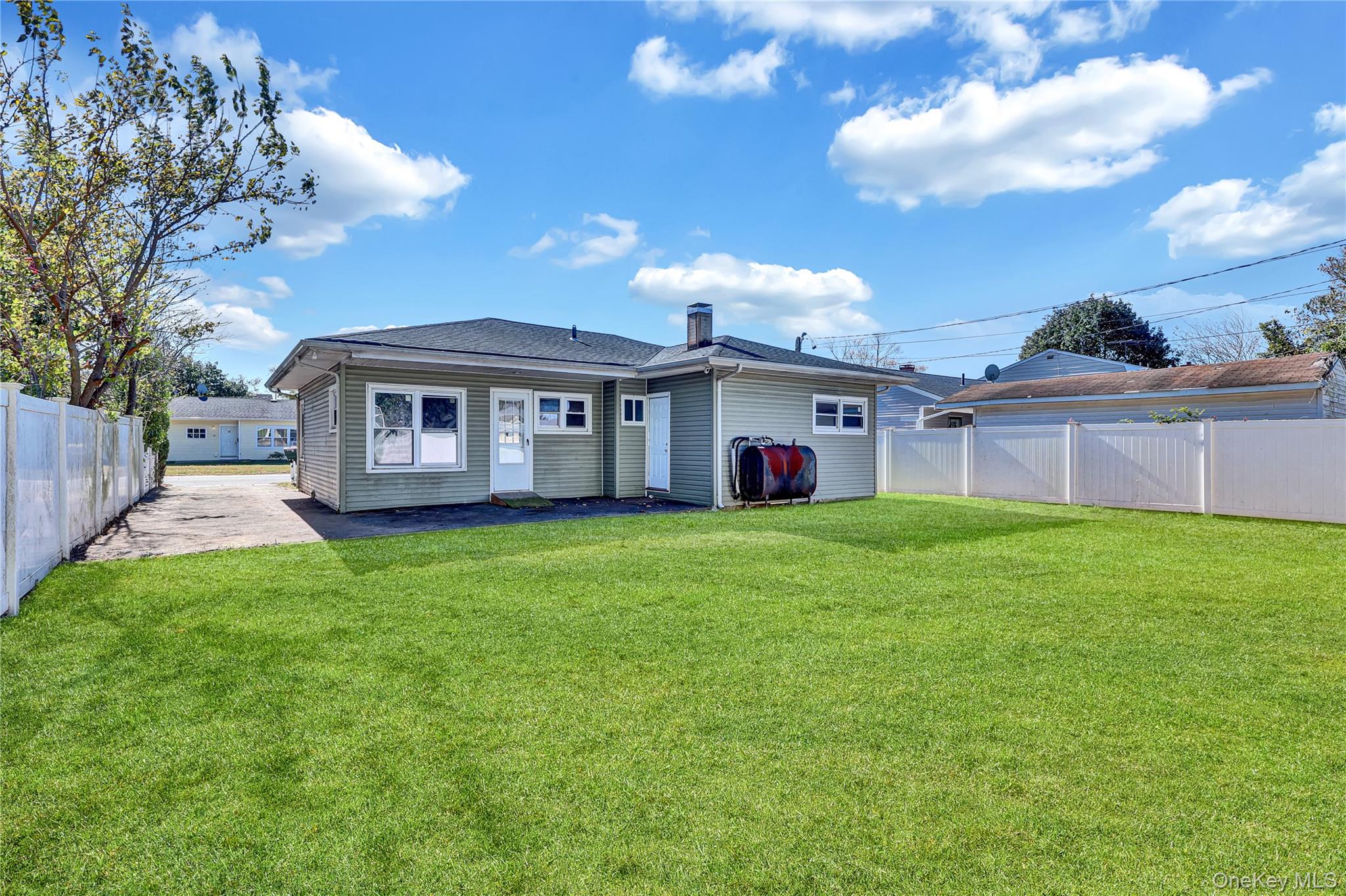 #14 photo, 34 Croydon Road, サフォーク郡 Amityville , NY 11701