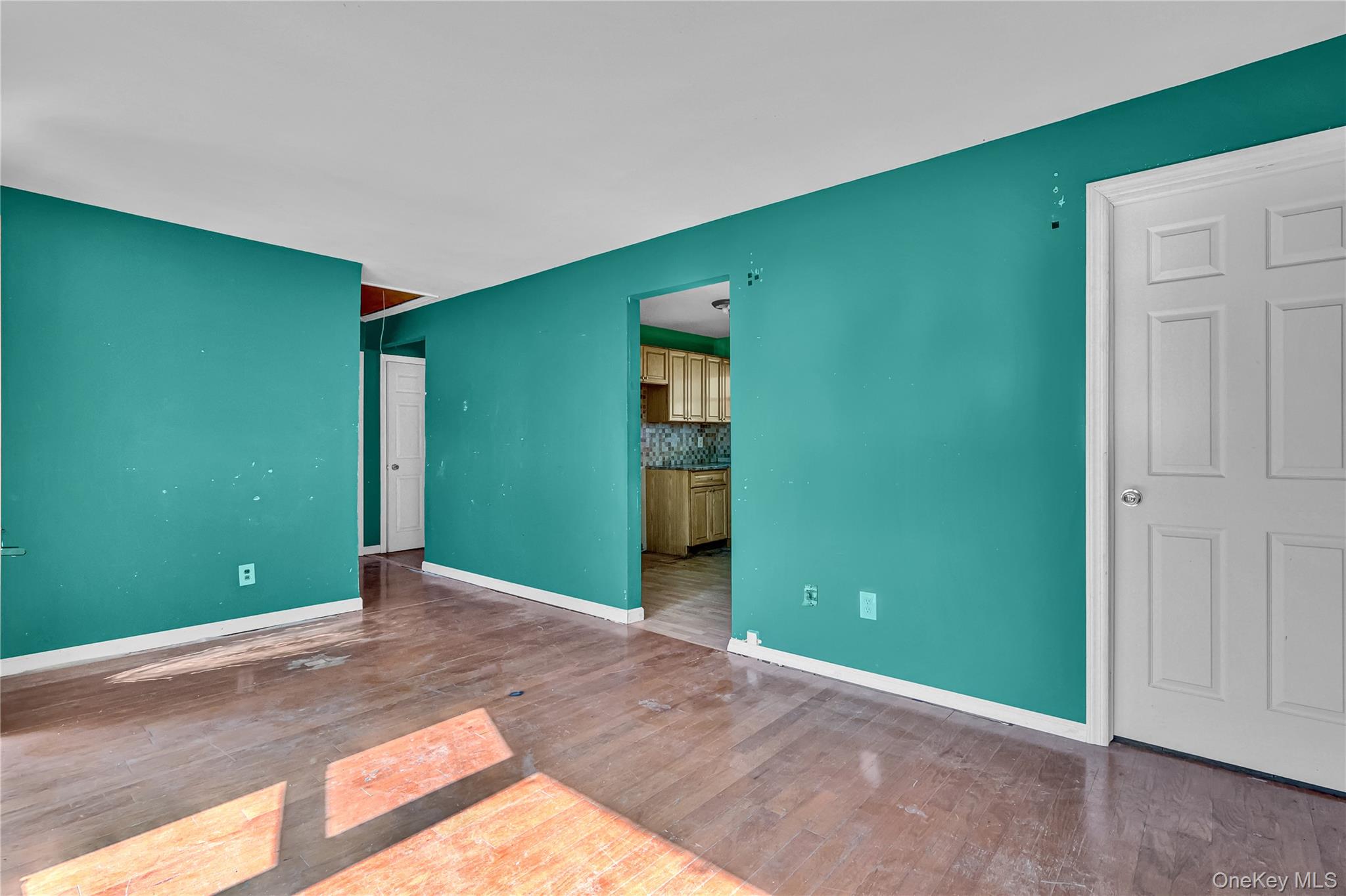 #4 photo, 34 Croydon Road, サフォーク郡 Amityville , NY 11701