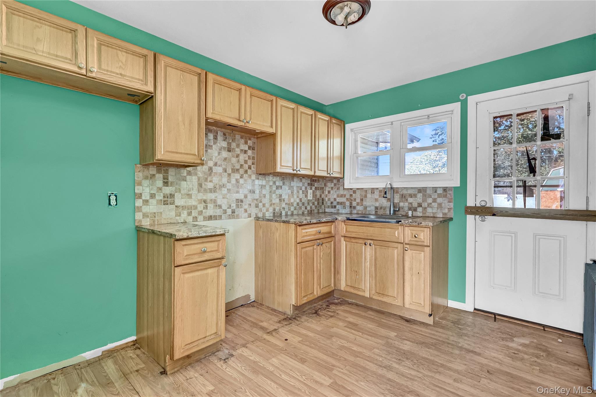 #6 photo, 34 Croydon Road, サフォーク郡 Amityville , NY 11701