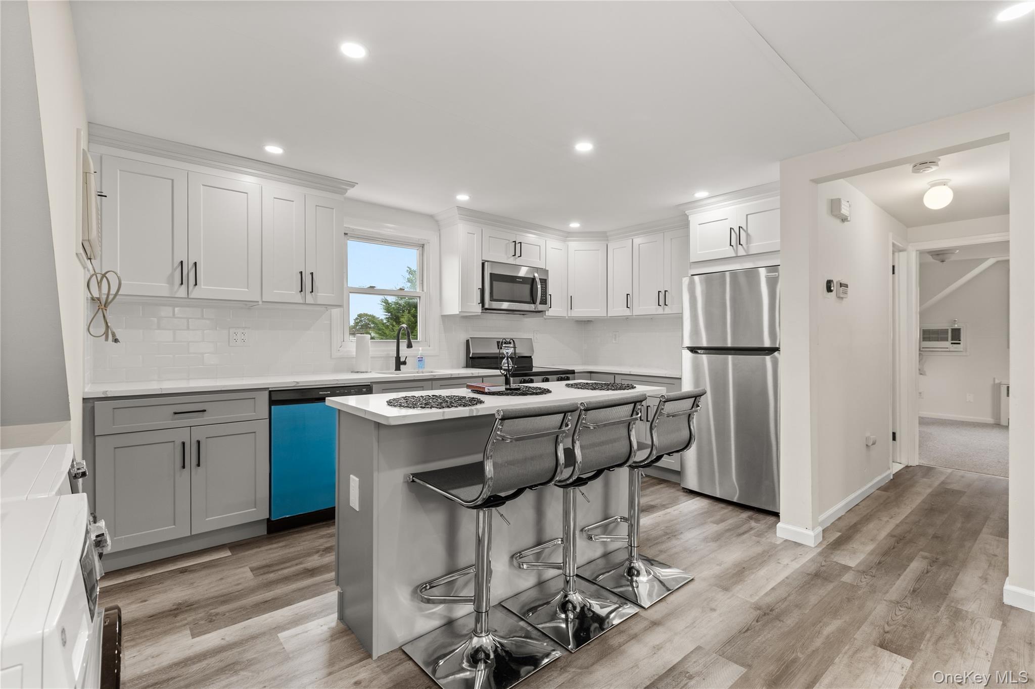 #20 photo, 104 E Gates Avenue, サフォーク郡 Lindenhurst , NY 11757