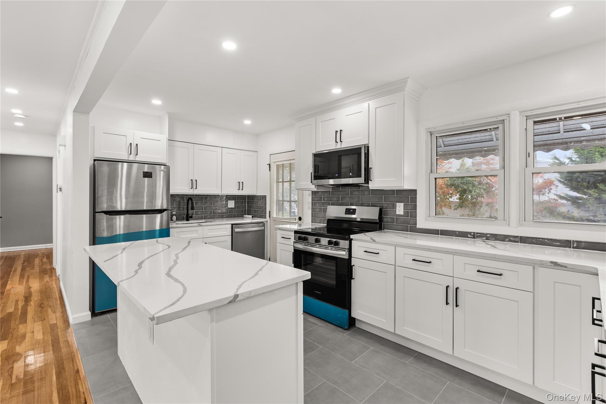 #4 photo, 104 E Gates Avenue, サフォーク郡 Lindenhurst , NY 11757