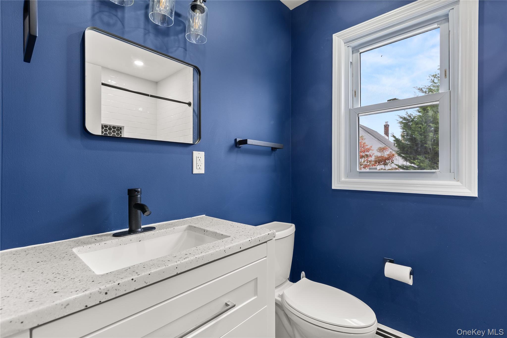 #8 photo, 104 E Gates Avenue, サフォーク郡 Lindenhurst , NY 11757