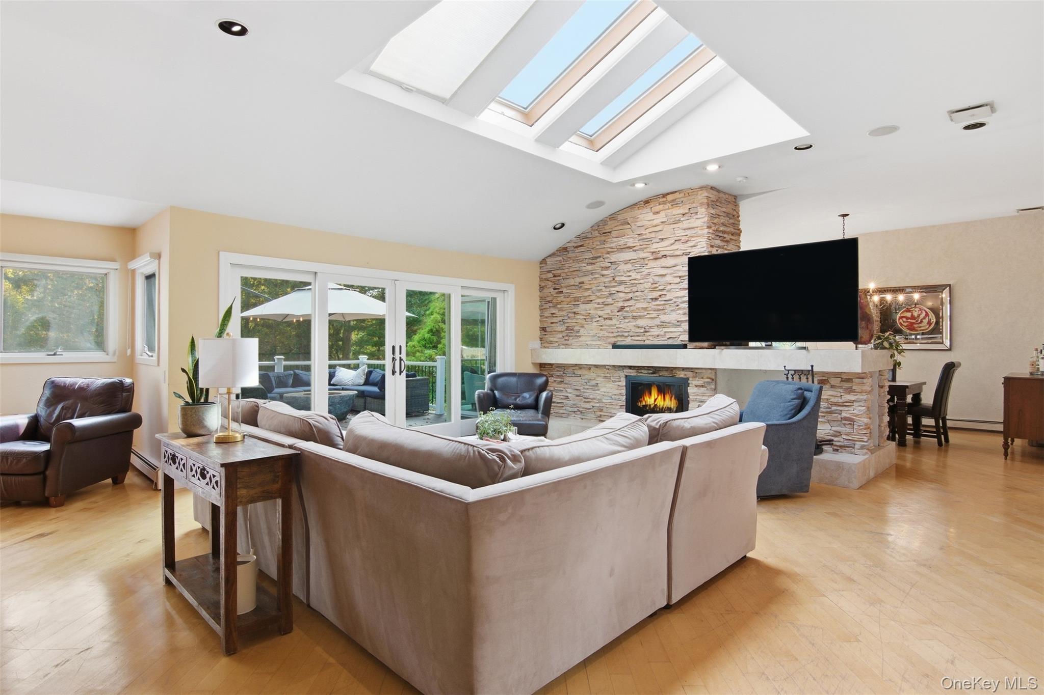 #13 photo, 17 Plane Tree Lane, Dix Hills , NY 11746