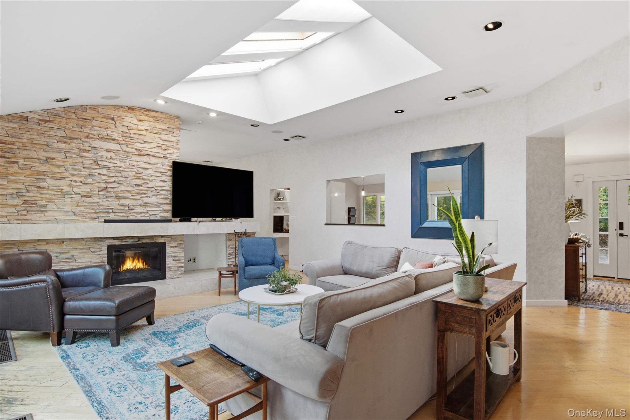 #14 photo, 17 Plane Tree Lane, Dix Hills , NY 11746