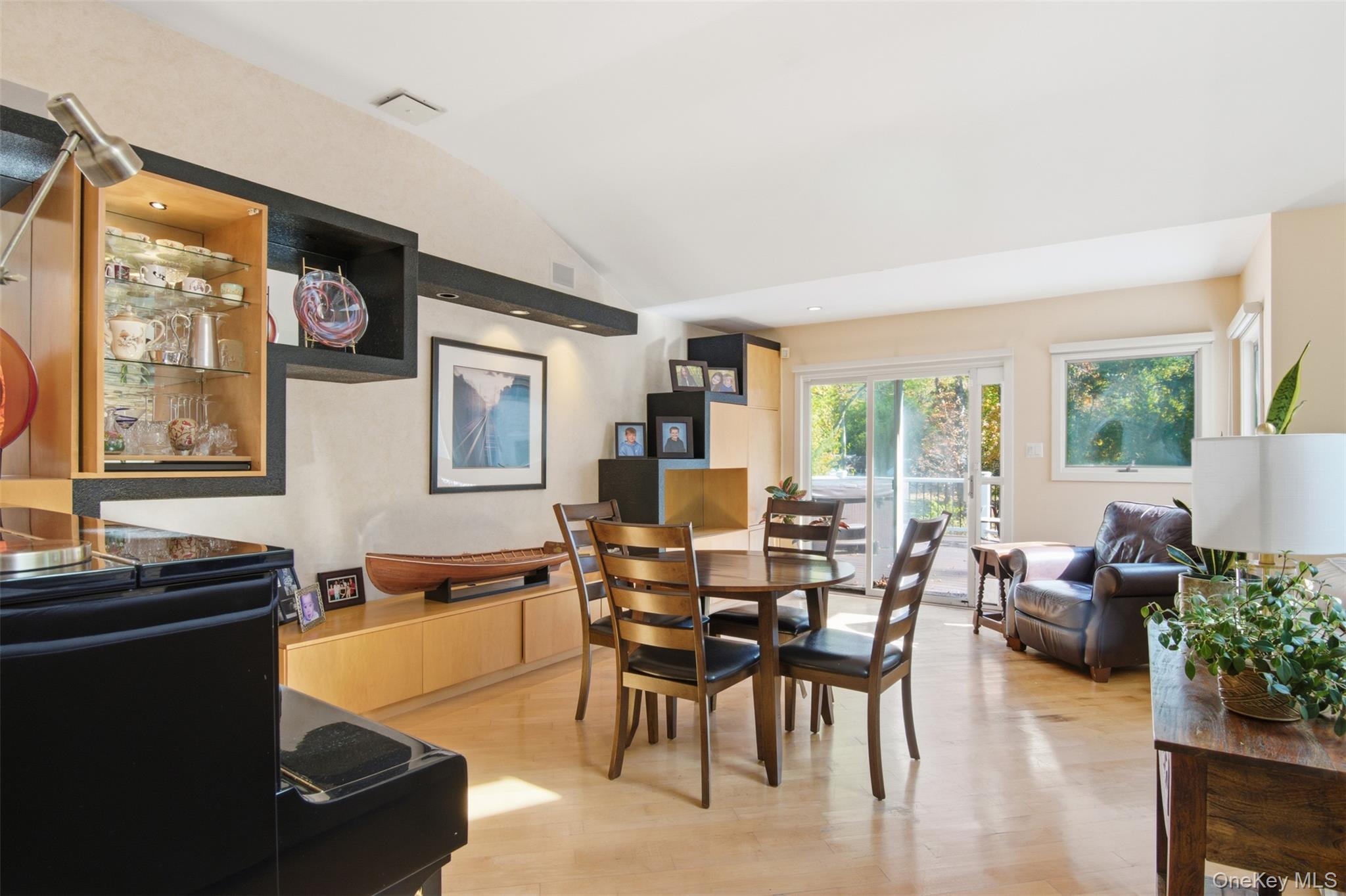 #15 photo, 17 Plane Tree Lane, Dix Hills , NY 11746