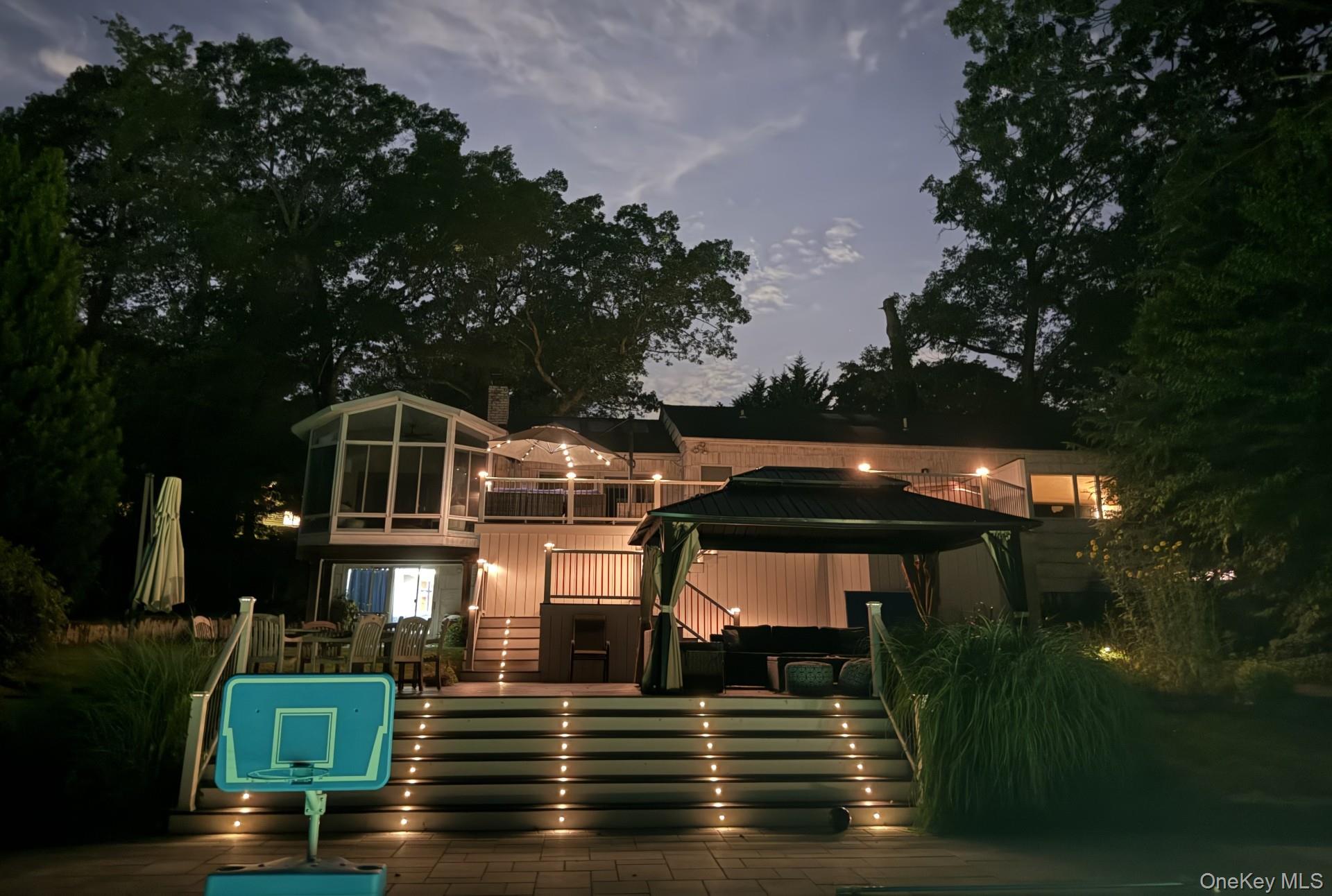 #4 photo, 17 Plane Tree Lane, Dix Hills , NY 11746