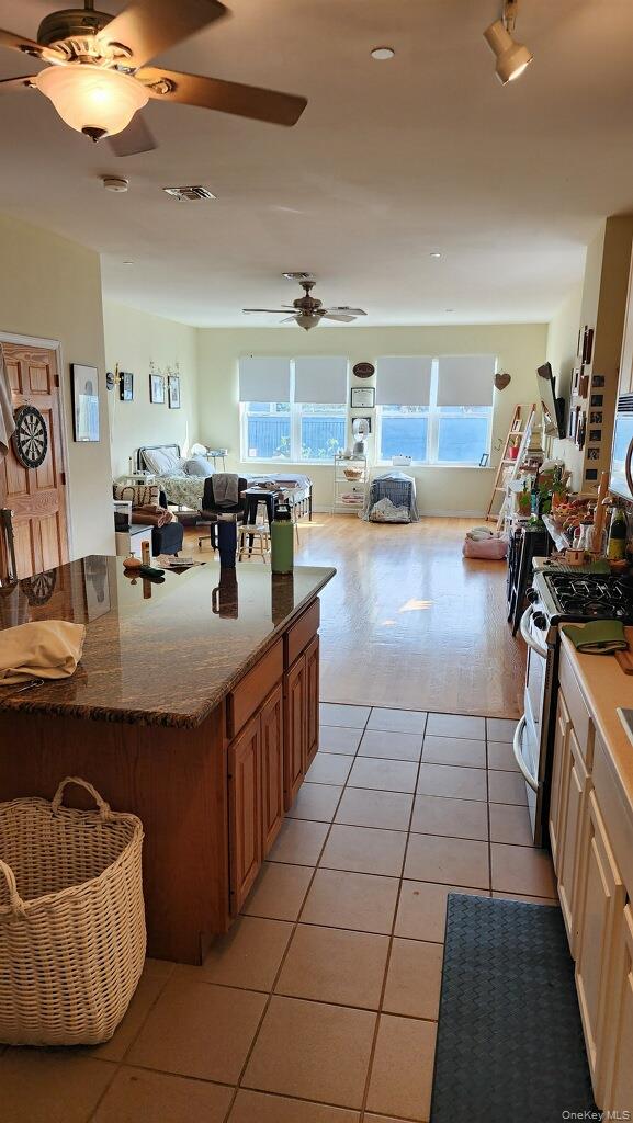 #3 photo, 292 Main Street, サフォーク郡 Huntington , NY 11743