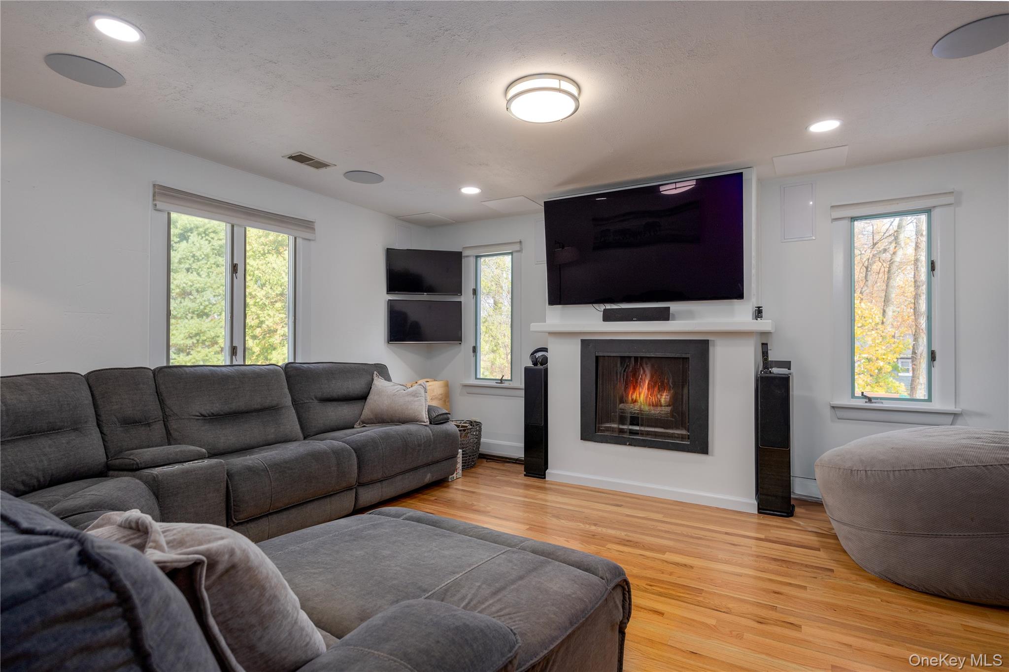 #17 photo, 8 Loran Court, Nanuet , NY 10954