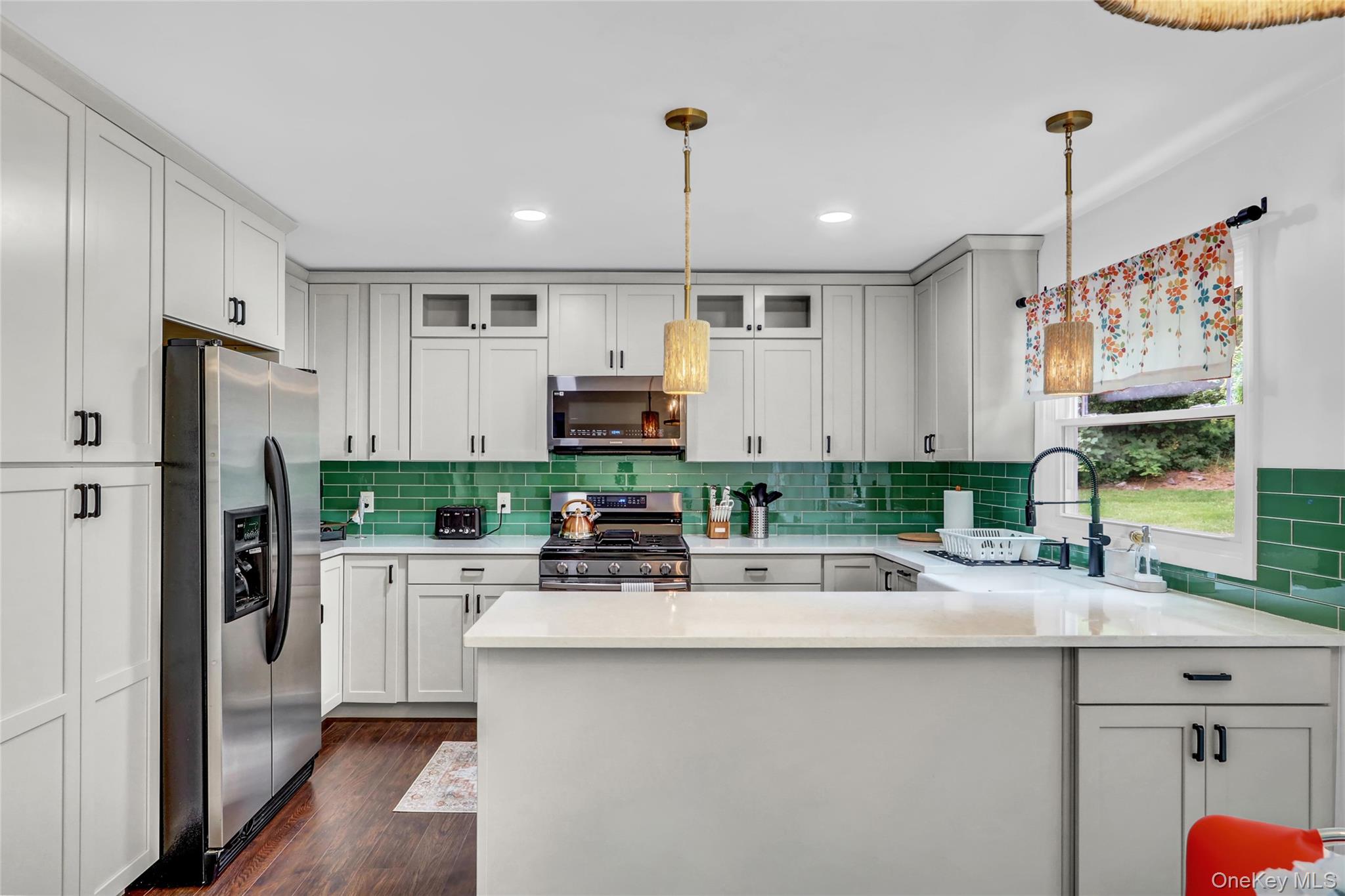 #10 photo, 4 Shoreview Circle, Pelham , NY 10803