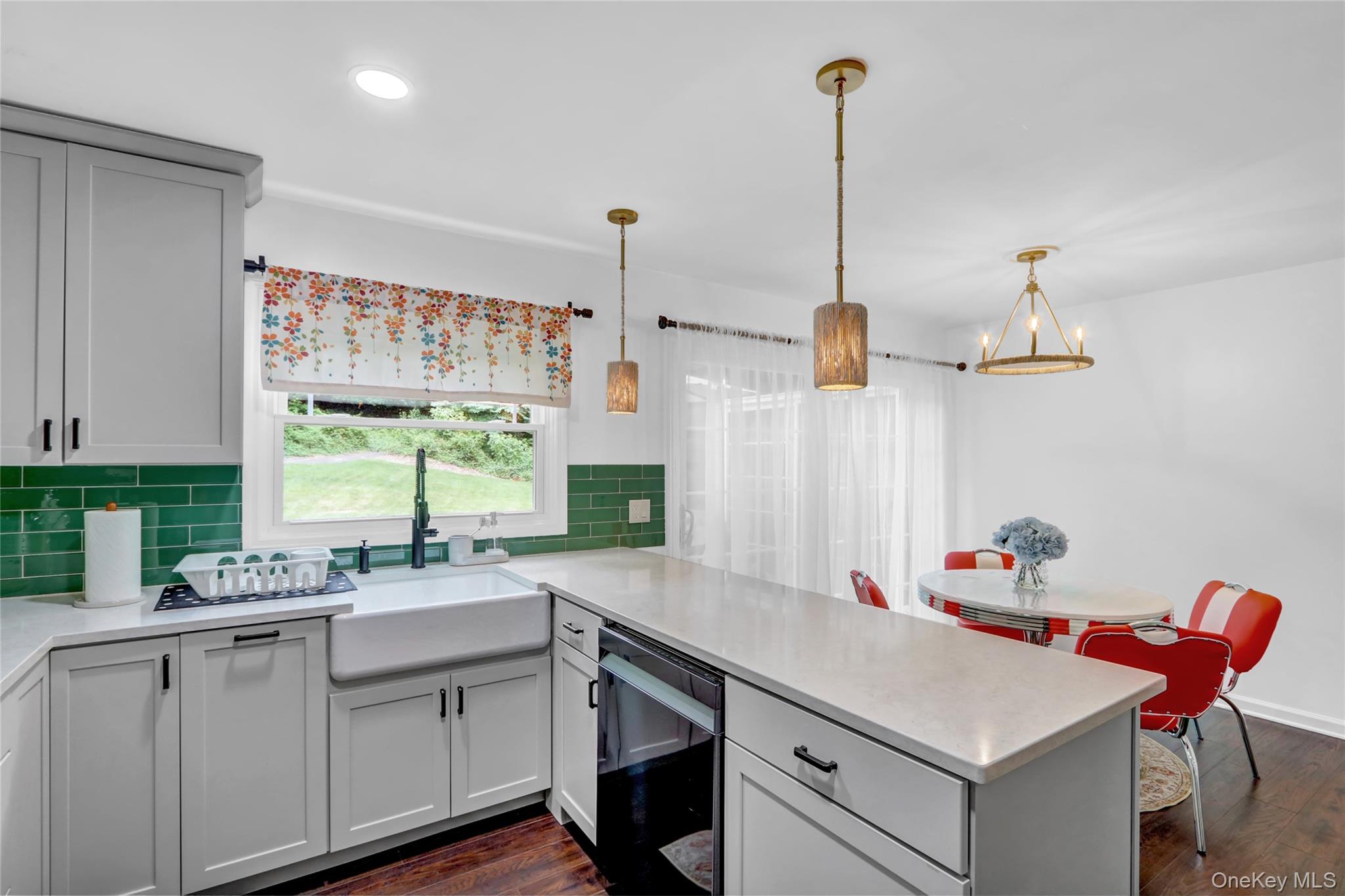 #12 photo, 4 Shoreview Circle, Pelham , NY 10803