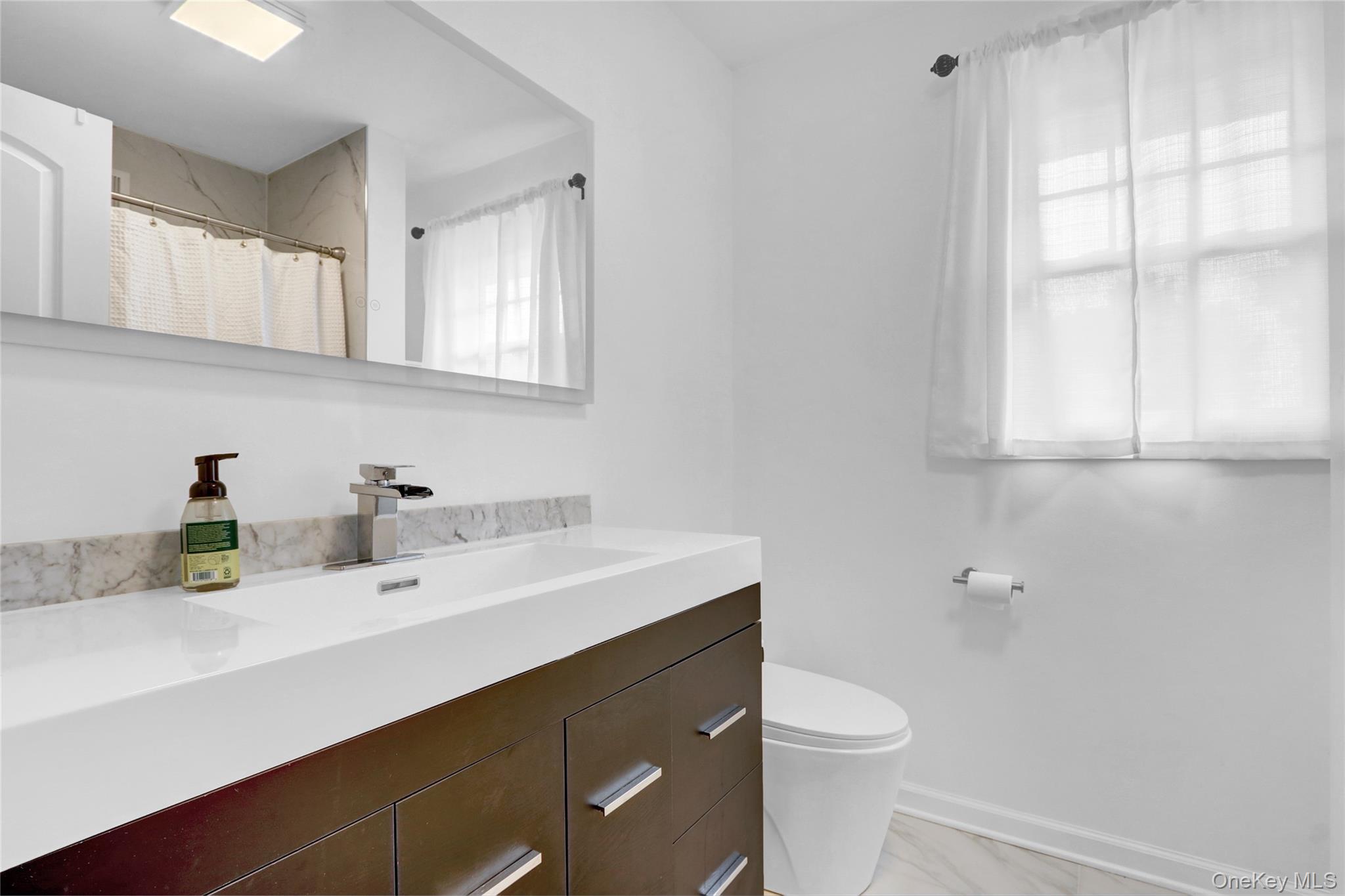 #19 photo, 4 Shoreview Circle, Pelham , NY 10803