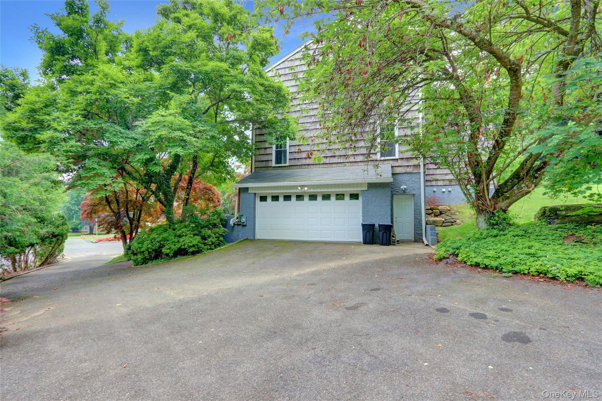 #2 photo, 4 Shoreview Circle, Pelham , NY 10803